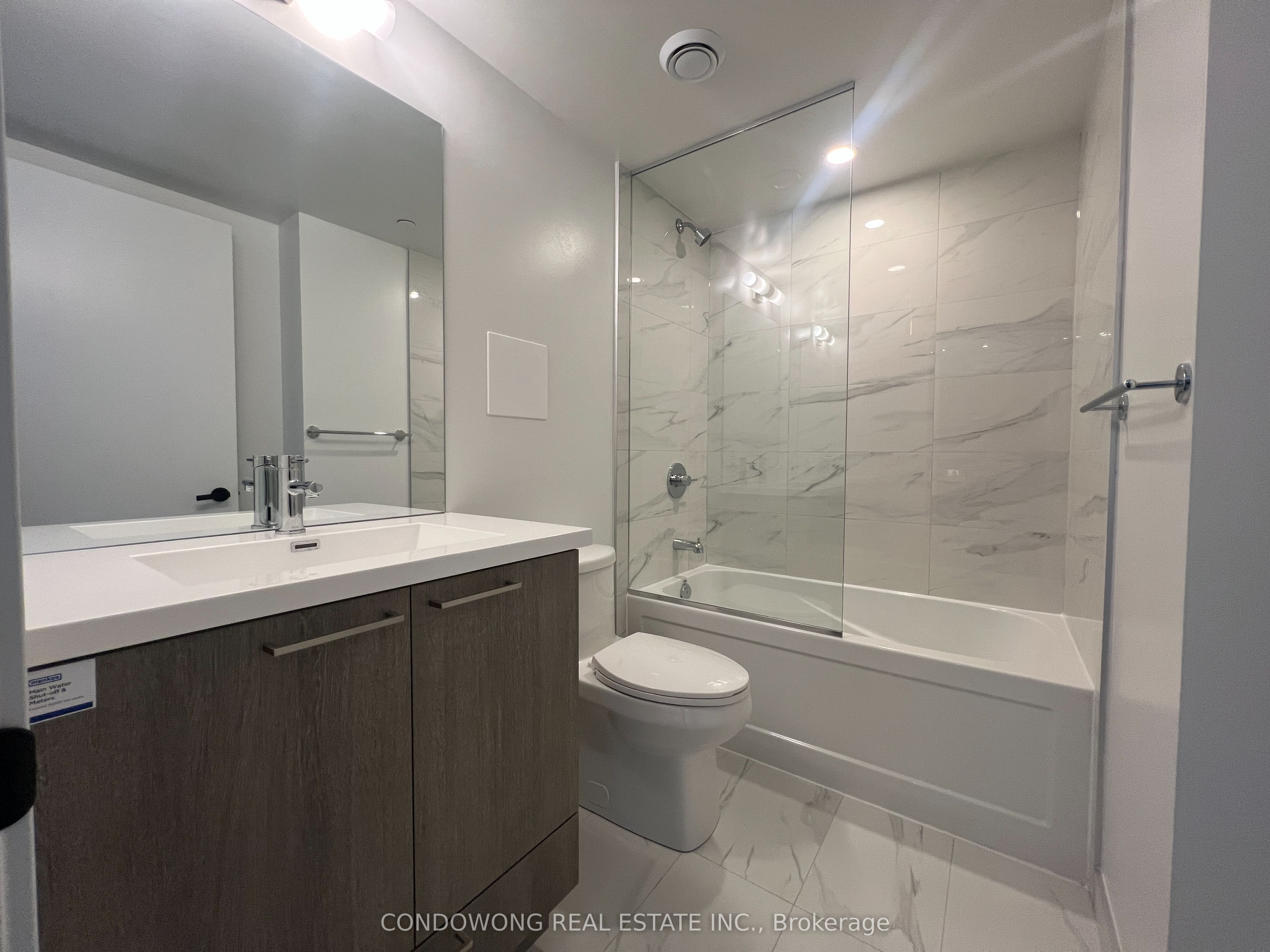 195 Commerce Street 4001, Vaughan, ON L4K 0P9 photo 5