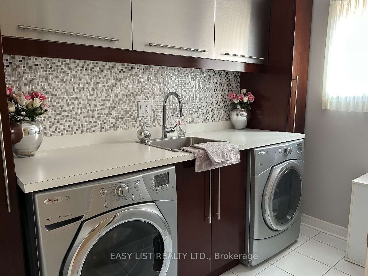 14 Gas Light Crescent, Vaughan, ON L4L 8E8 photo 3