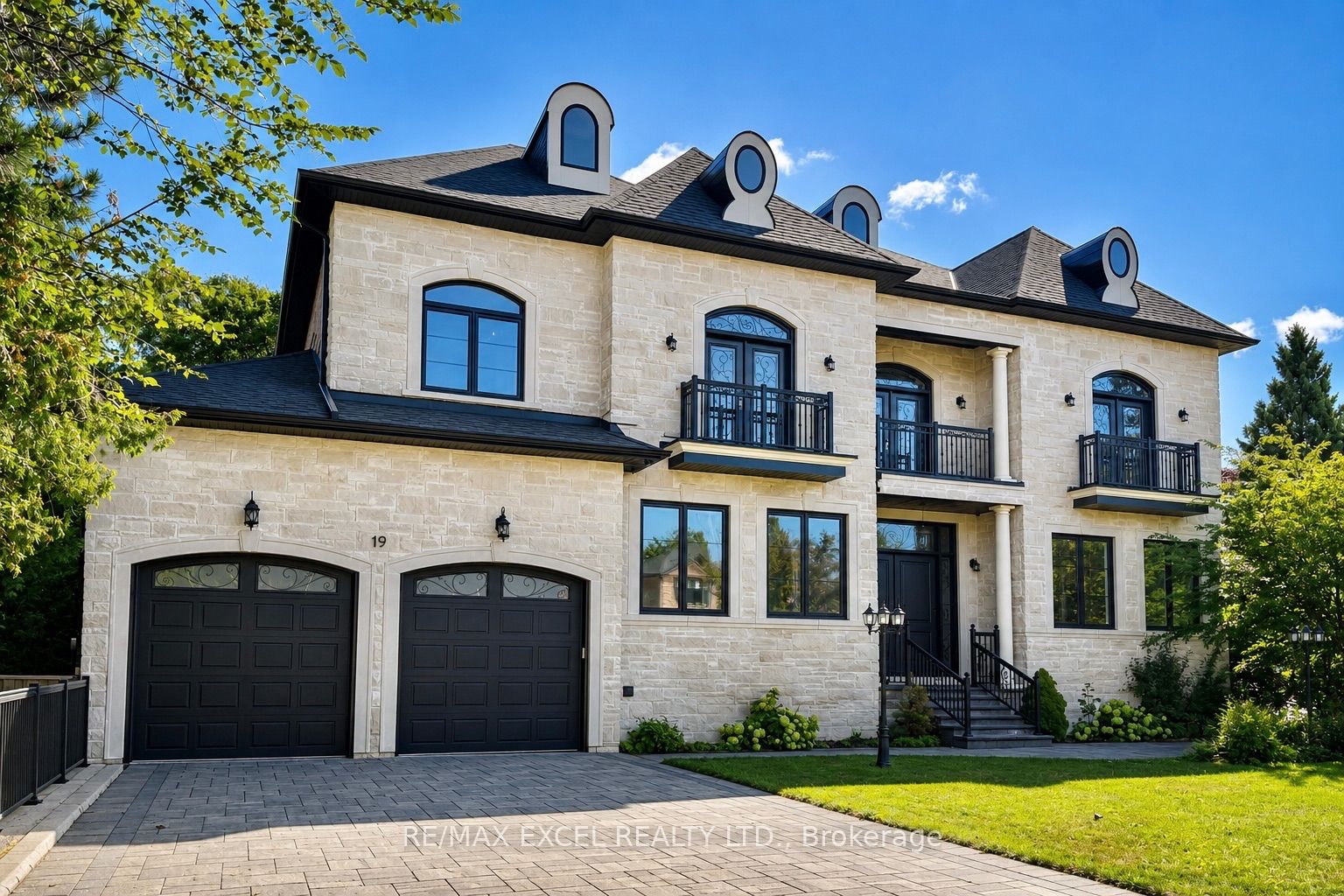 19 Blyth Street, Richmond Hill, ON L4E 2Y2 photo 2