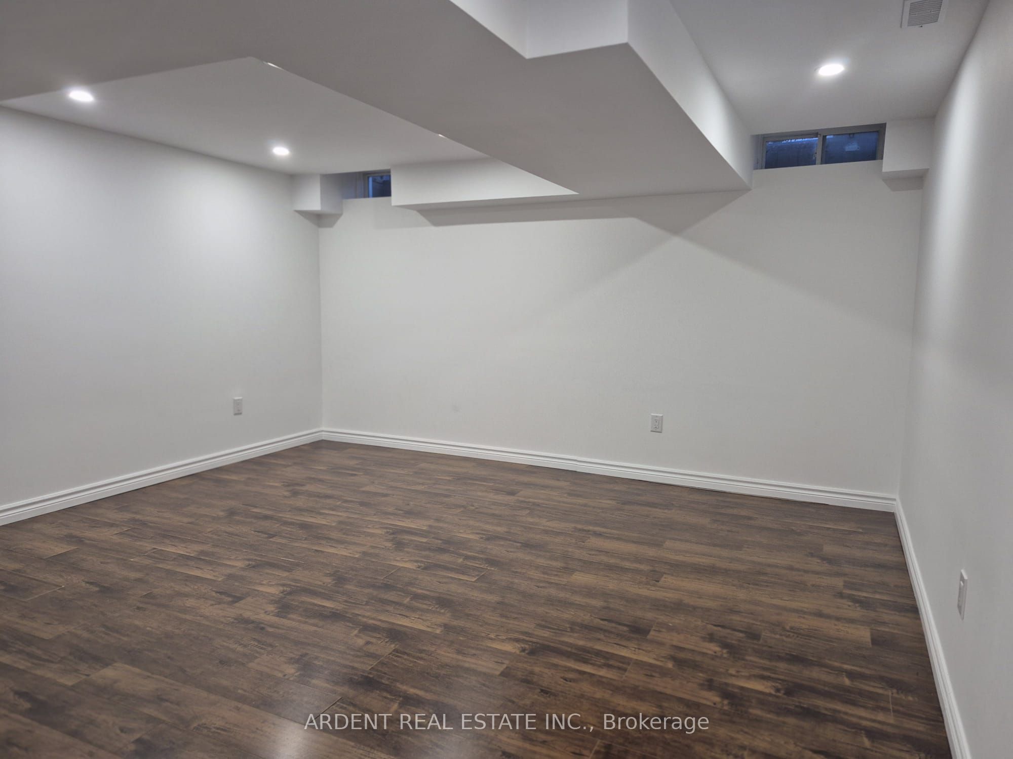 18 Kerr Lane, Aurora, ON L4G 0E5 photo 4