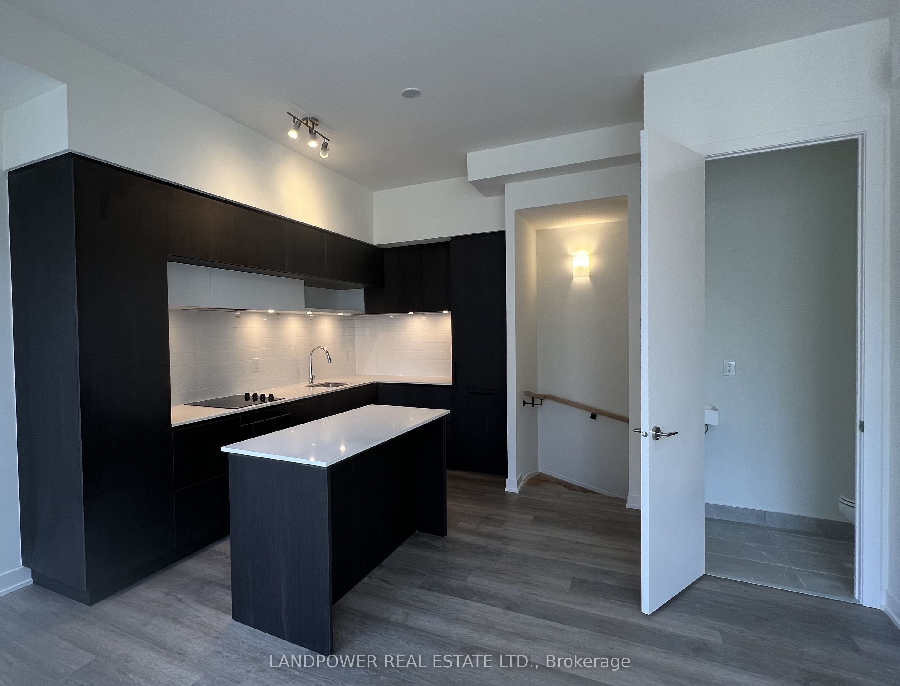 15 David Eyer Road 1408, Richmond Hill, ON L4S 0N2 photo 2