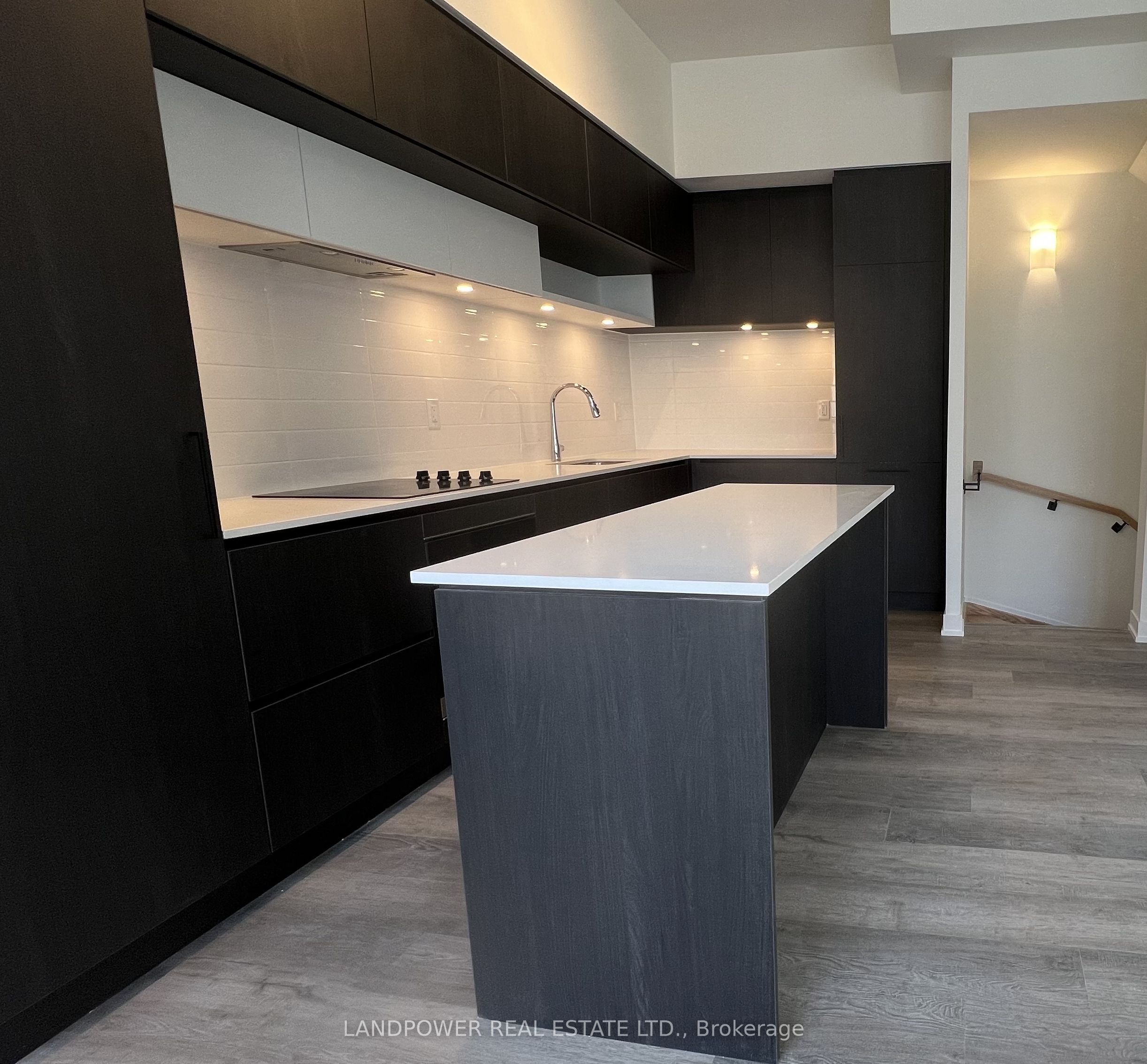 15 David Eyer Road 1408, Richmond Hill, ON L4S 0N2 photo 3