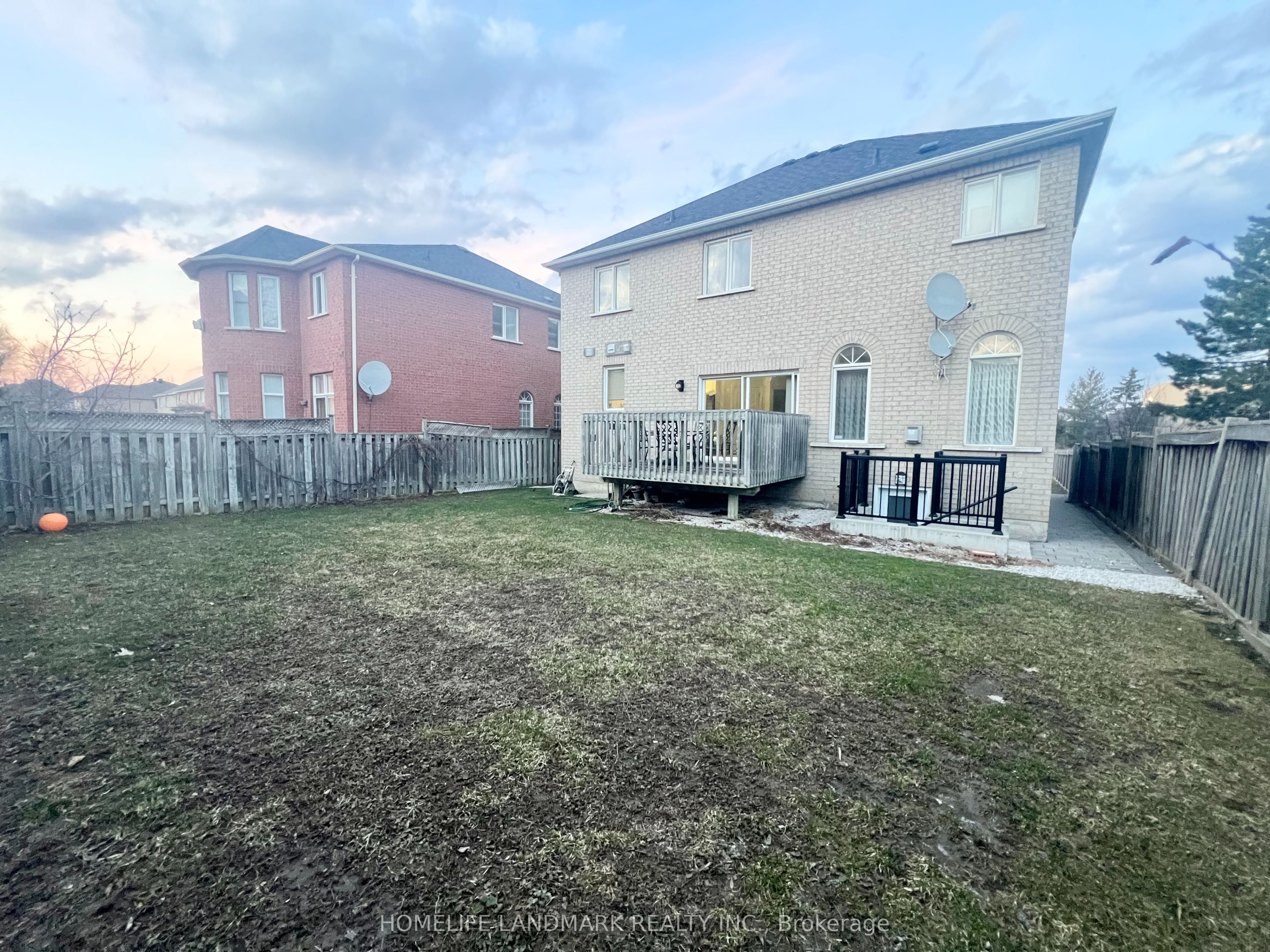 18 Fountain Court, Richmond Hill, ON L4S 2K4 photo 2