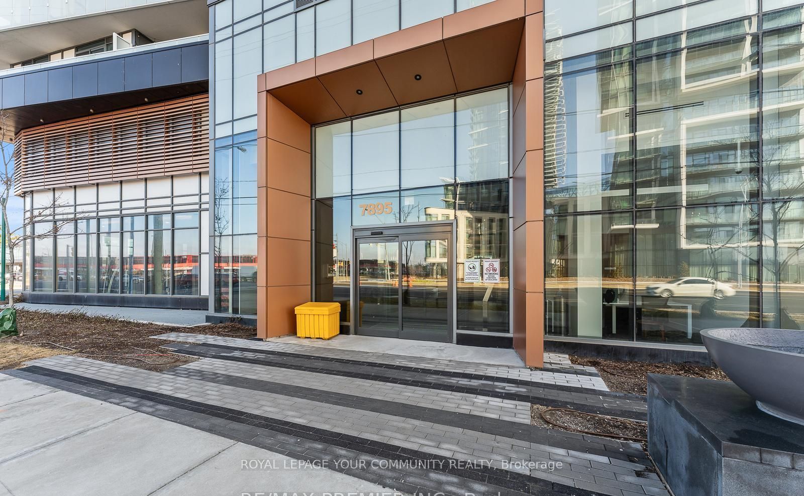 7895 Jane Street 1810, Vaughan, ON L4K 0K2 photo 3