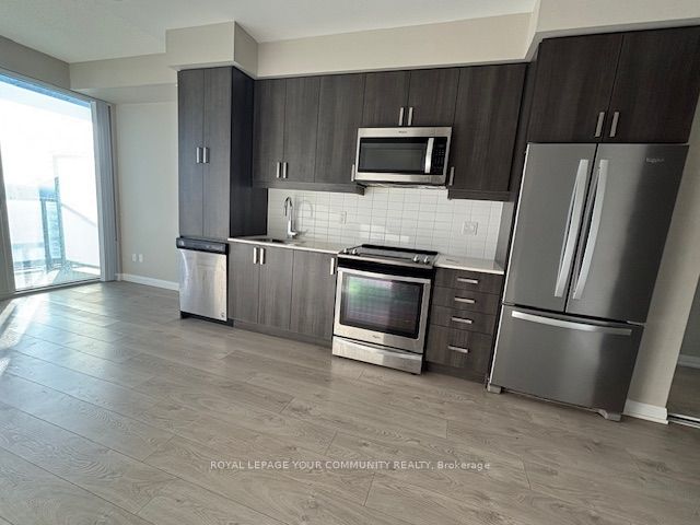 7895 Jane Street 1810, Vaughan, ON L4K 0K2 photo 4