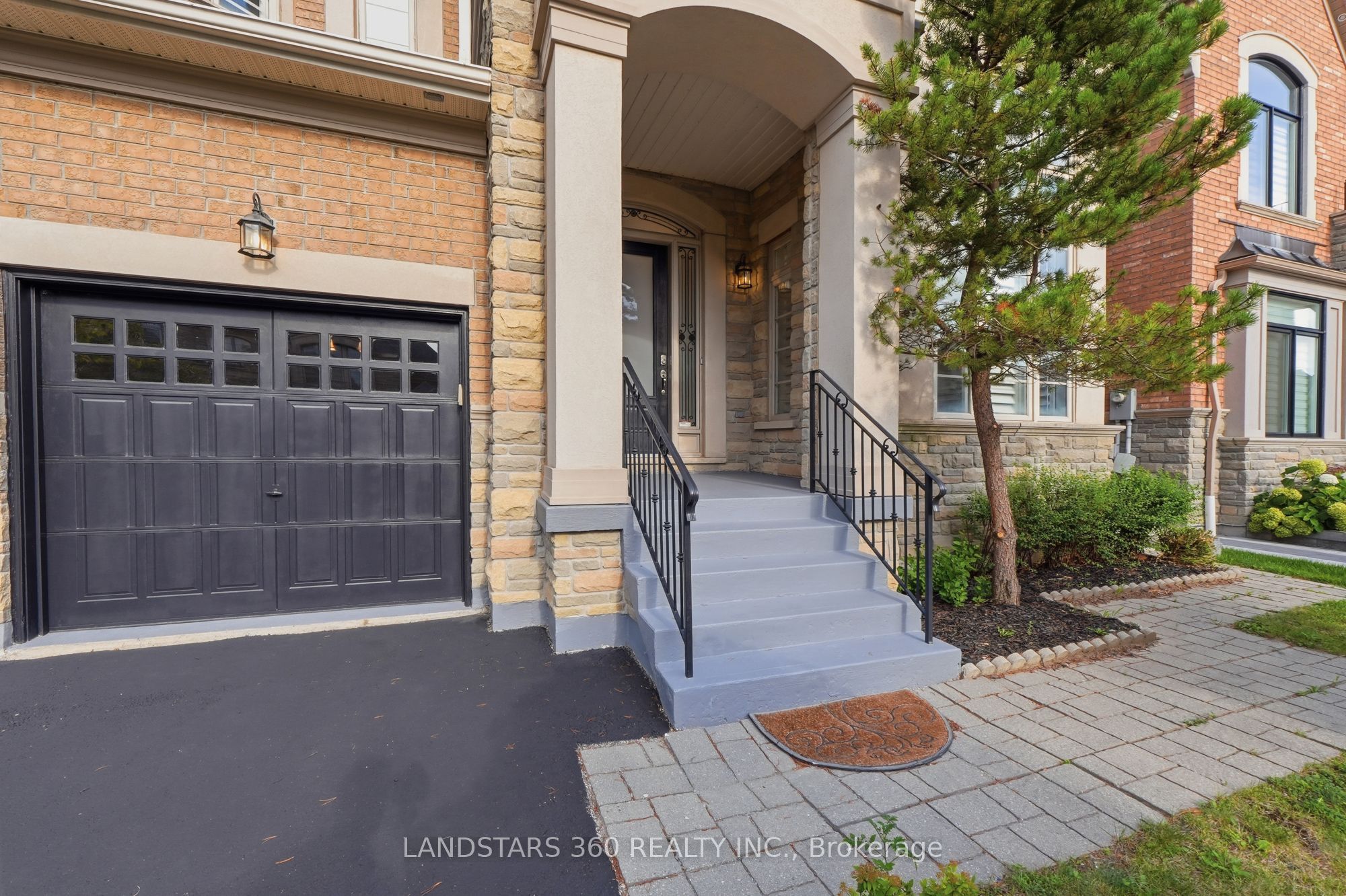 89 Hailsham Court, Vaughan, ON L4H 3N8 photo 2