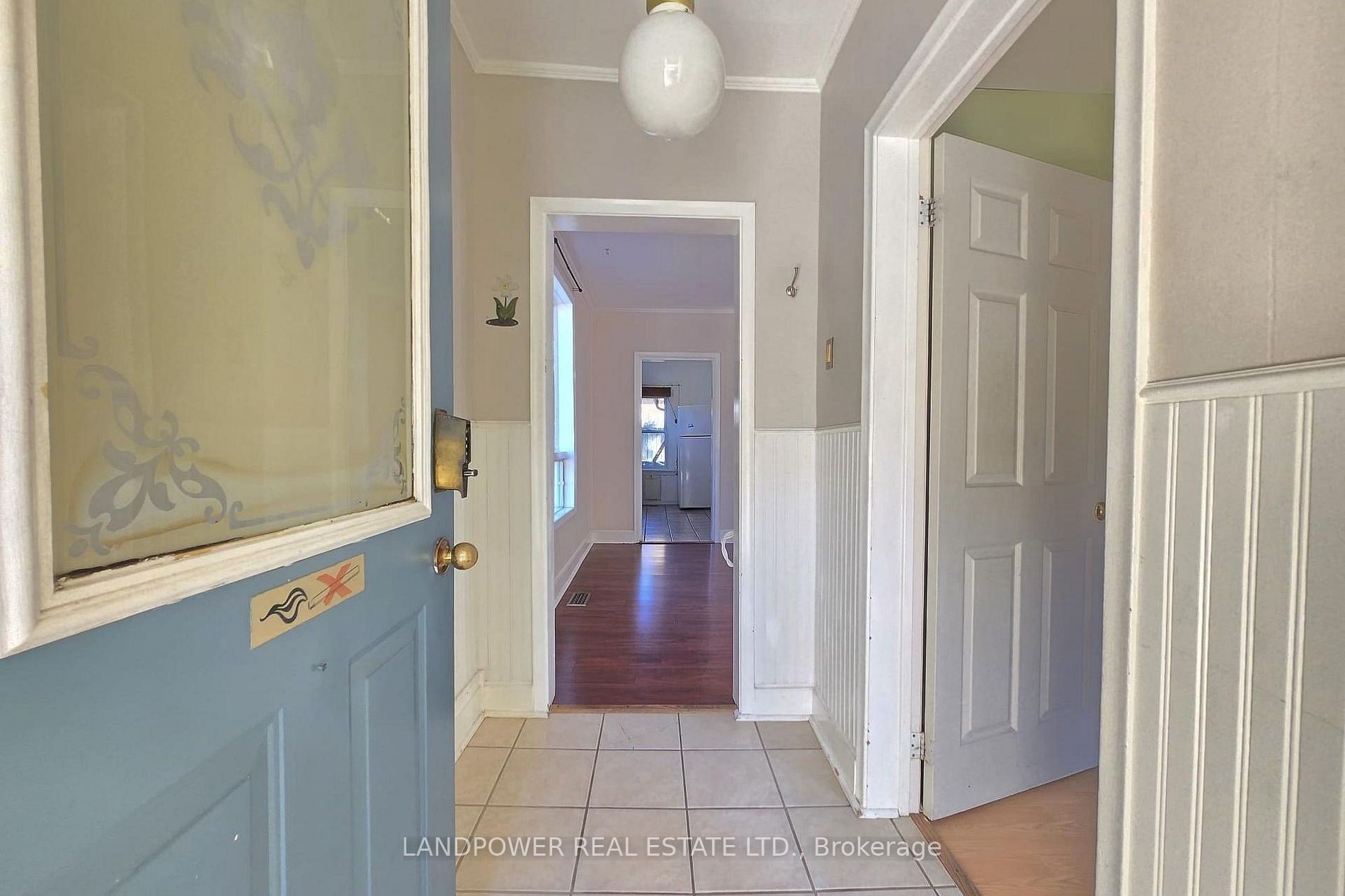 451 Ontario Street S Main Floor, Newmarket, ON L3Y 2K6 photo 2