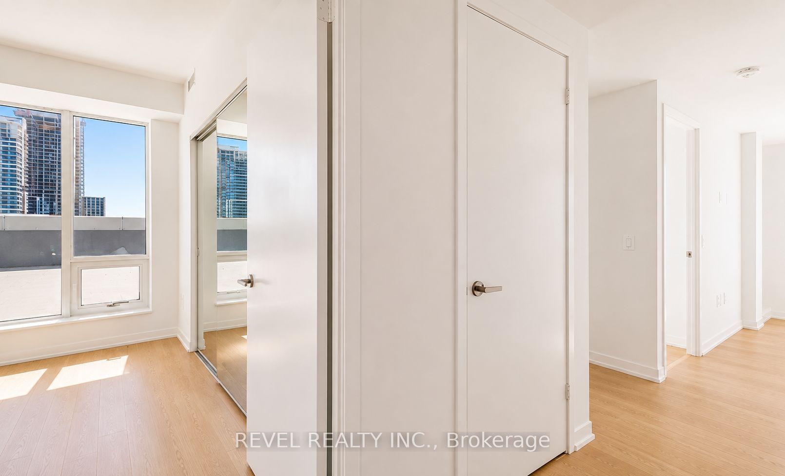 8868 Yonge Street 219E, Richmond Hill, ON L4C 0T4 photo 4