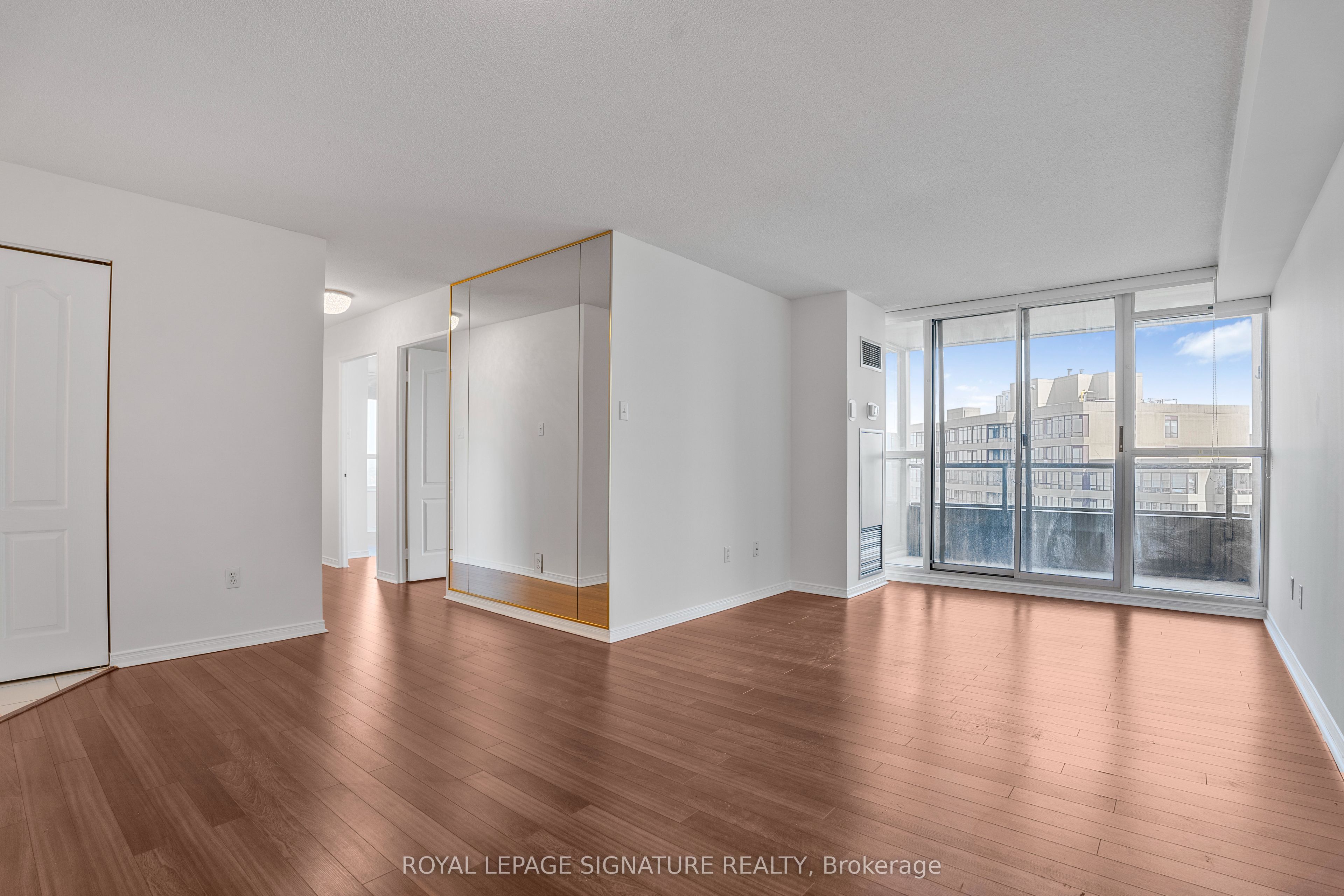 11 Townsgate Drive 1410, Vaughan, ON L4J 8G4 photo 3