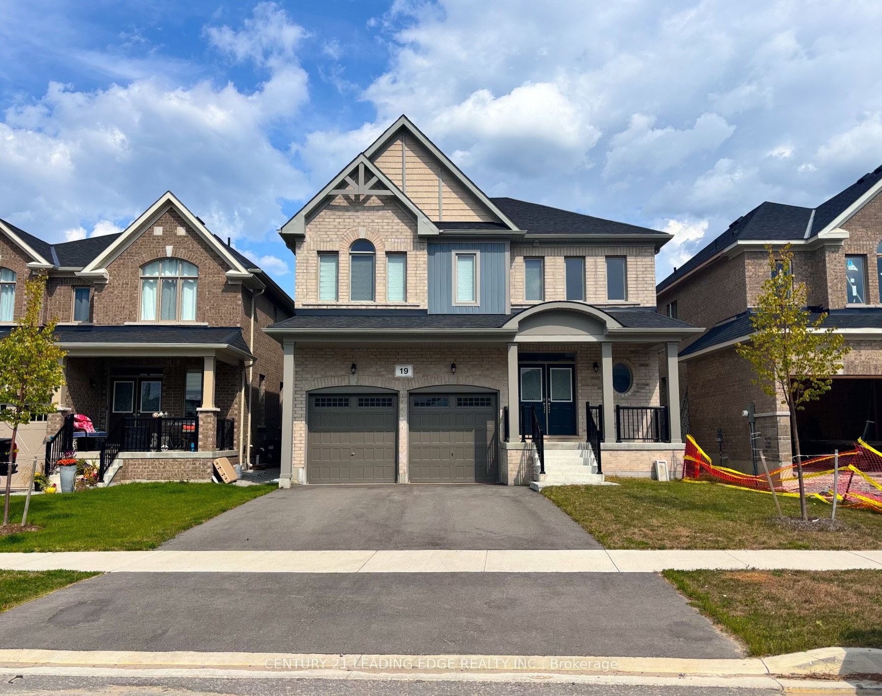 19 Wakefield Boulevard, Essa, ON L3W 0L7 photo 2