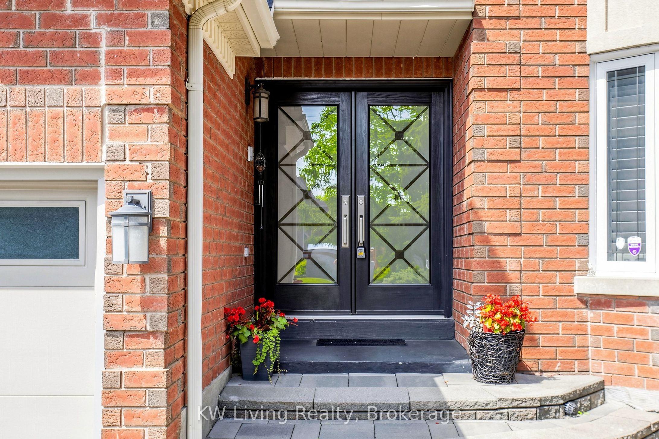 46 Clarendon Drive, Richmond Hill, ON L4B 3X6 photo 2
