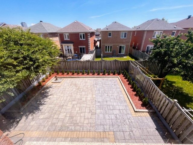 7 Symphony Gate, Markham, ON L3R 4T1 photo 3