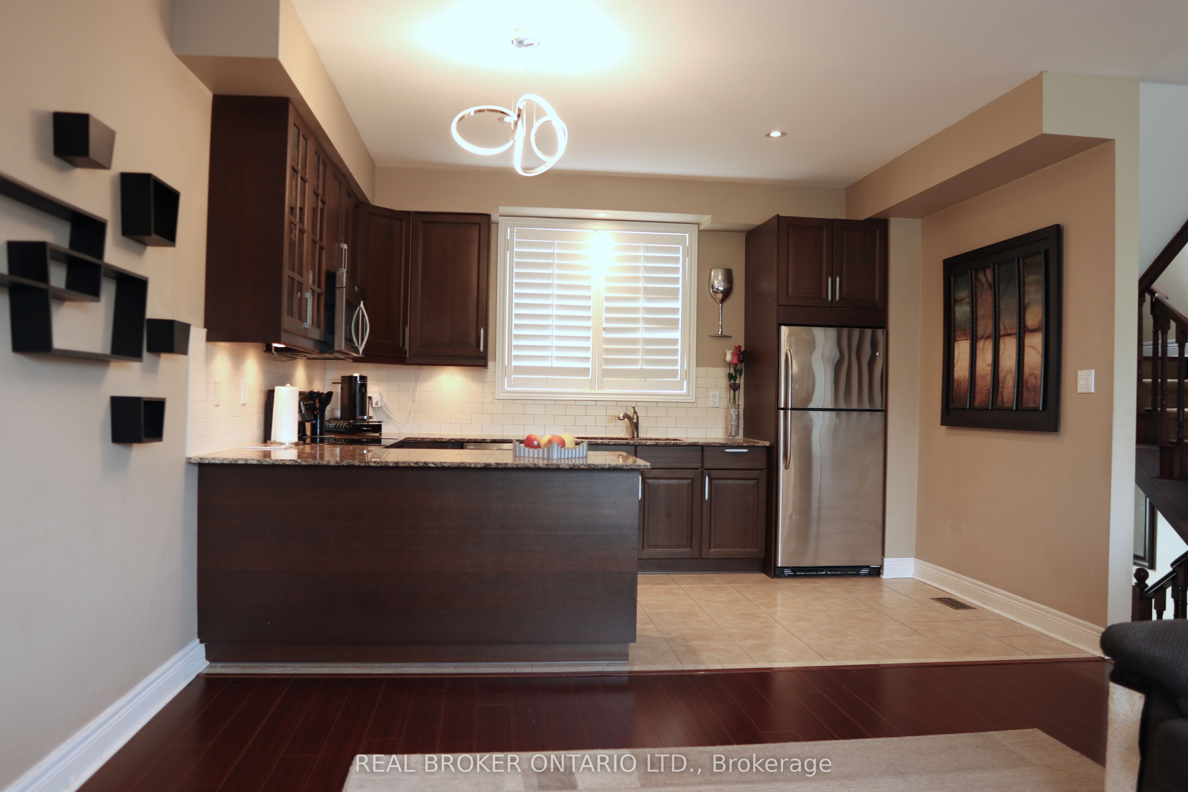 215 16th Avenue 17, Richmond Hill, ON L4L 0T8 photo 3