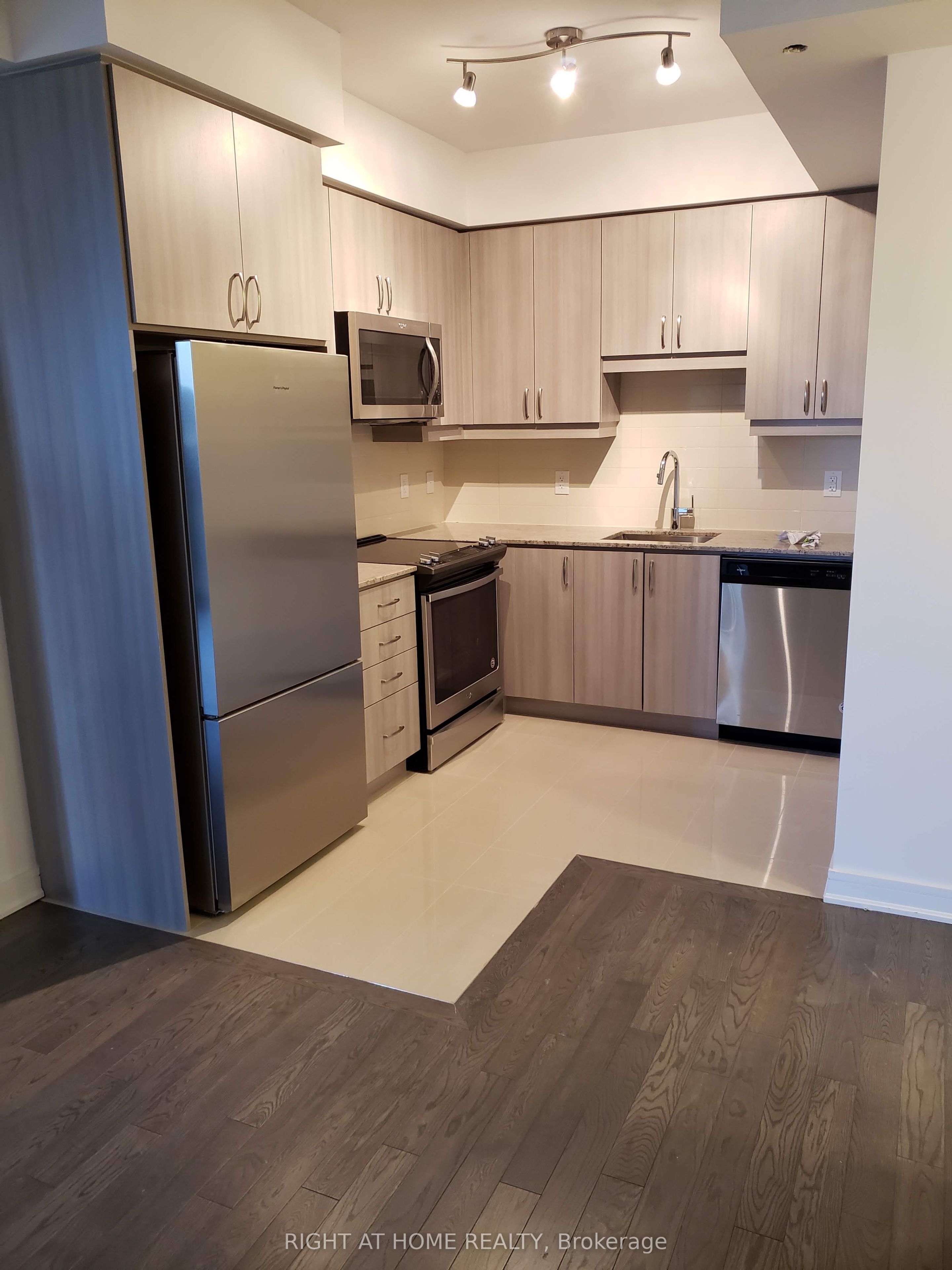 9191 Yonge Street SW-501, Richmond Hill, ON L4C 1E2 photo 5