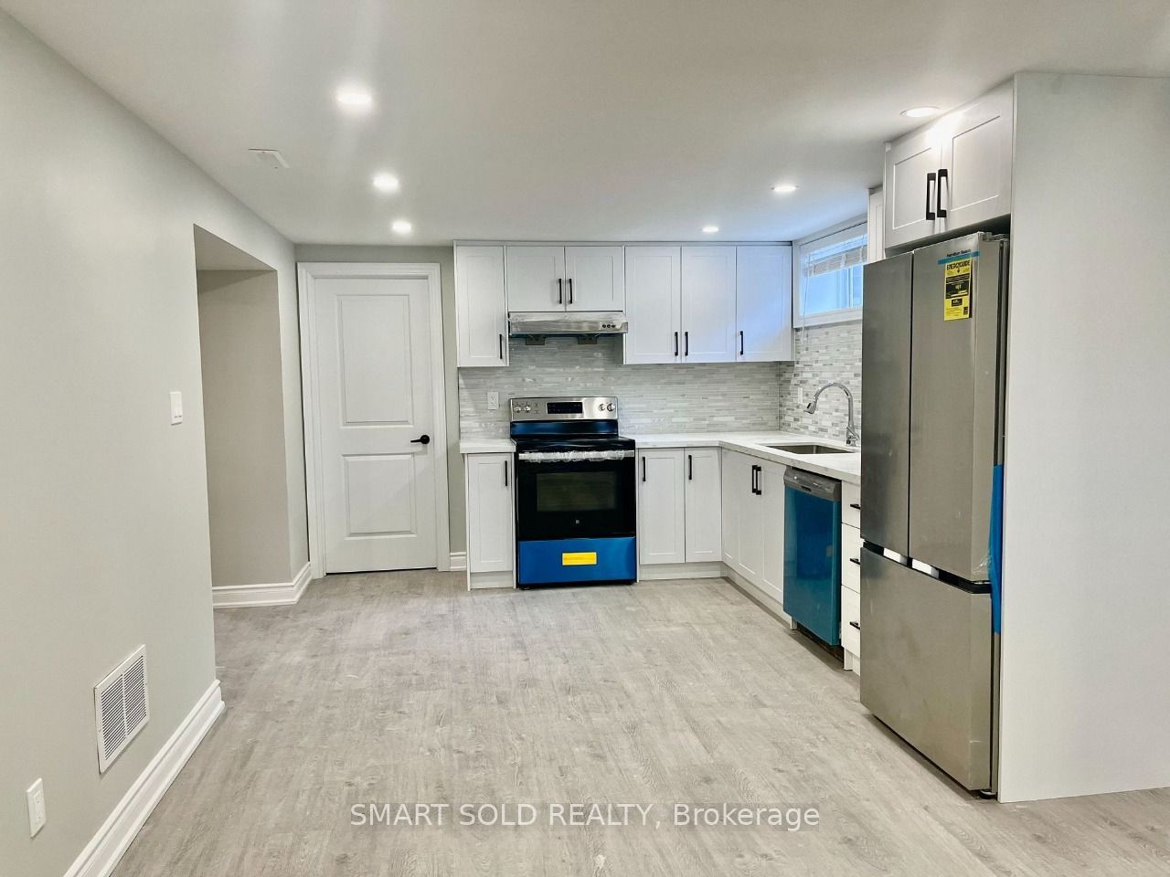 228 Silverbirch Drive Lower, Newmarket, ON L3Y 2Z5 photo 3