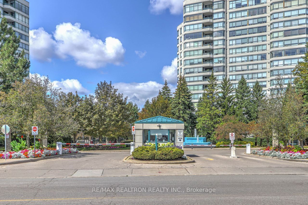 120 Promenade Circle 614, Vaughan, ON L4J 7W9 photo 2