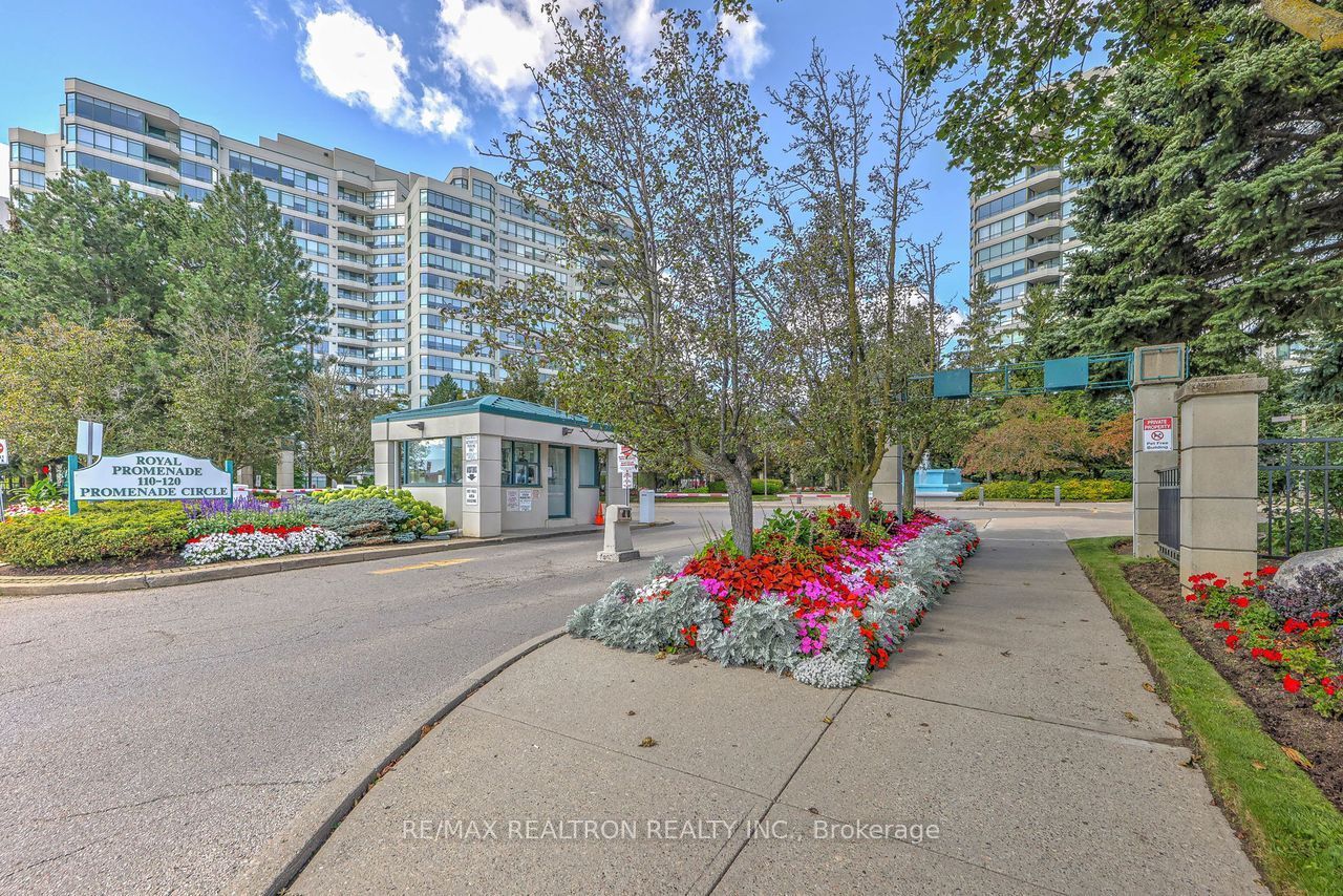 120 Promenade Circle 614, Vaughan, ON L4J 7W9 photo 3