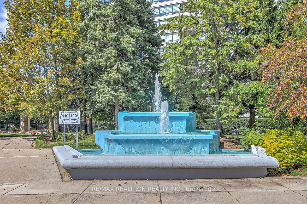 120 Promenade Circle 614, Vaughan, ON L4J 7W9 photo 5