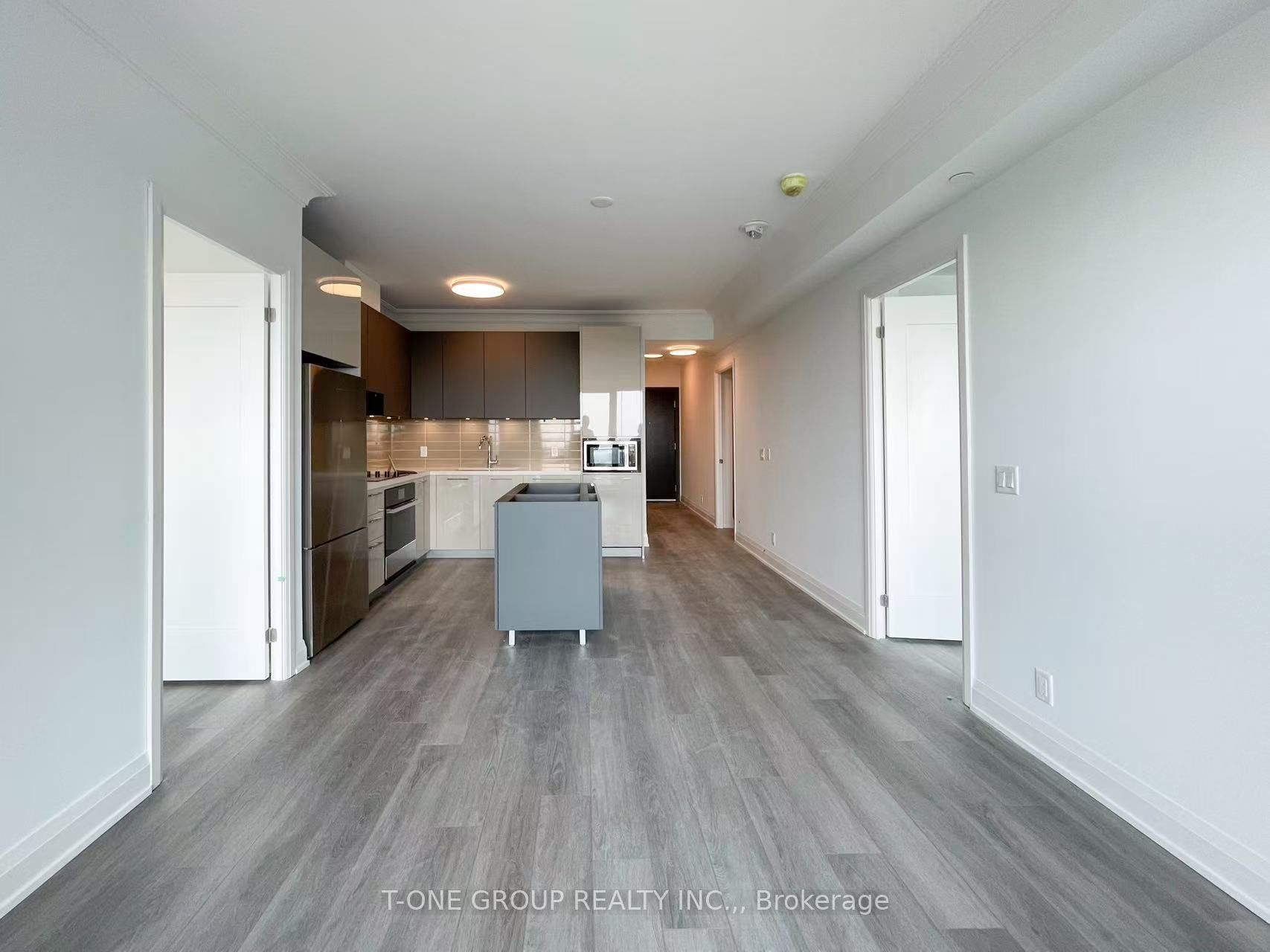 18 Water Walk Drive 2806, Markham, ON L3R 6L5 photo 4