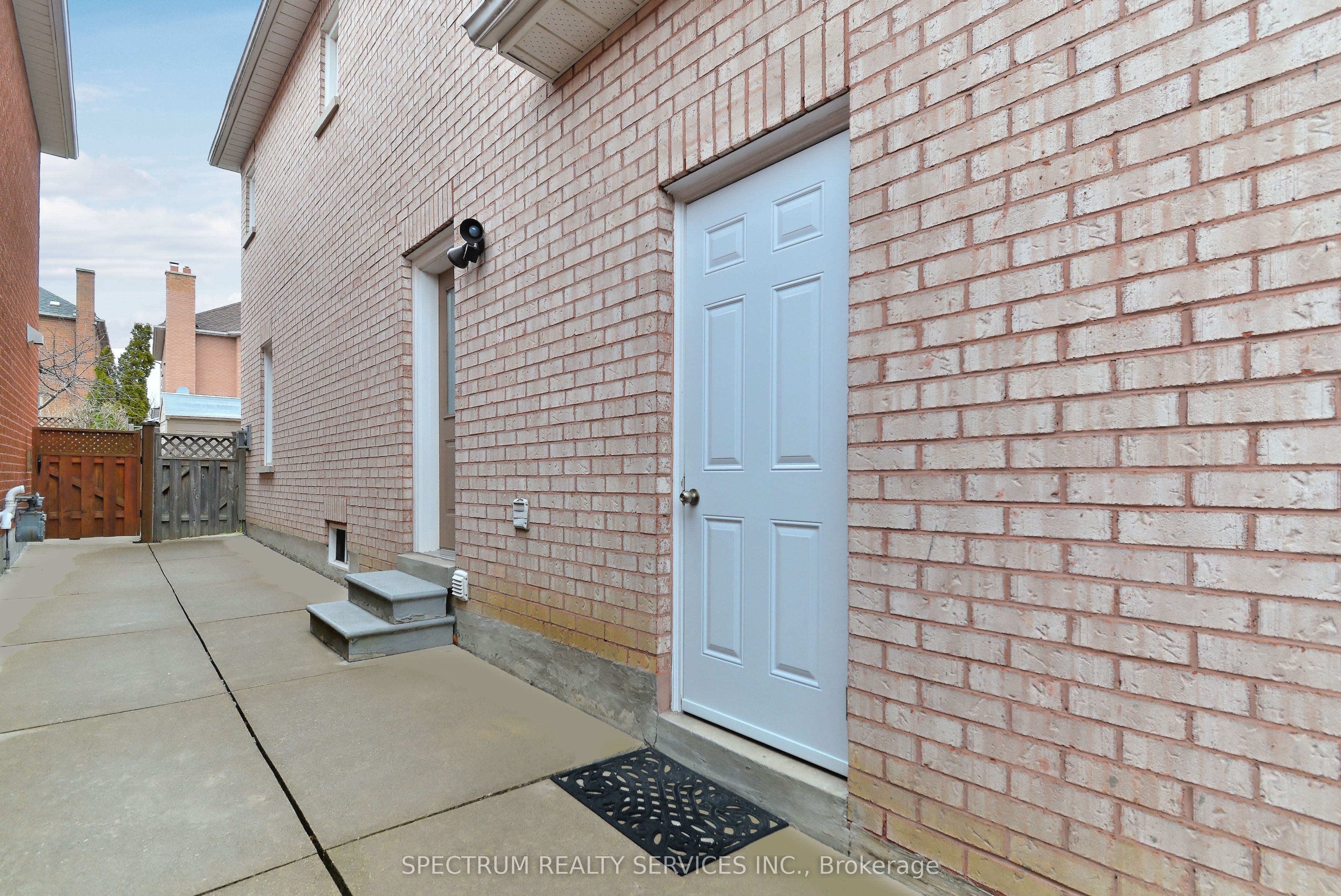 22 Lanterna Crescent Bsmt, Vaughan, ON L4H 1B8 photo 3