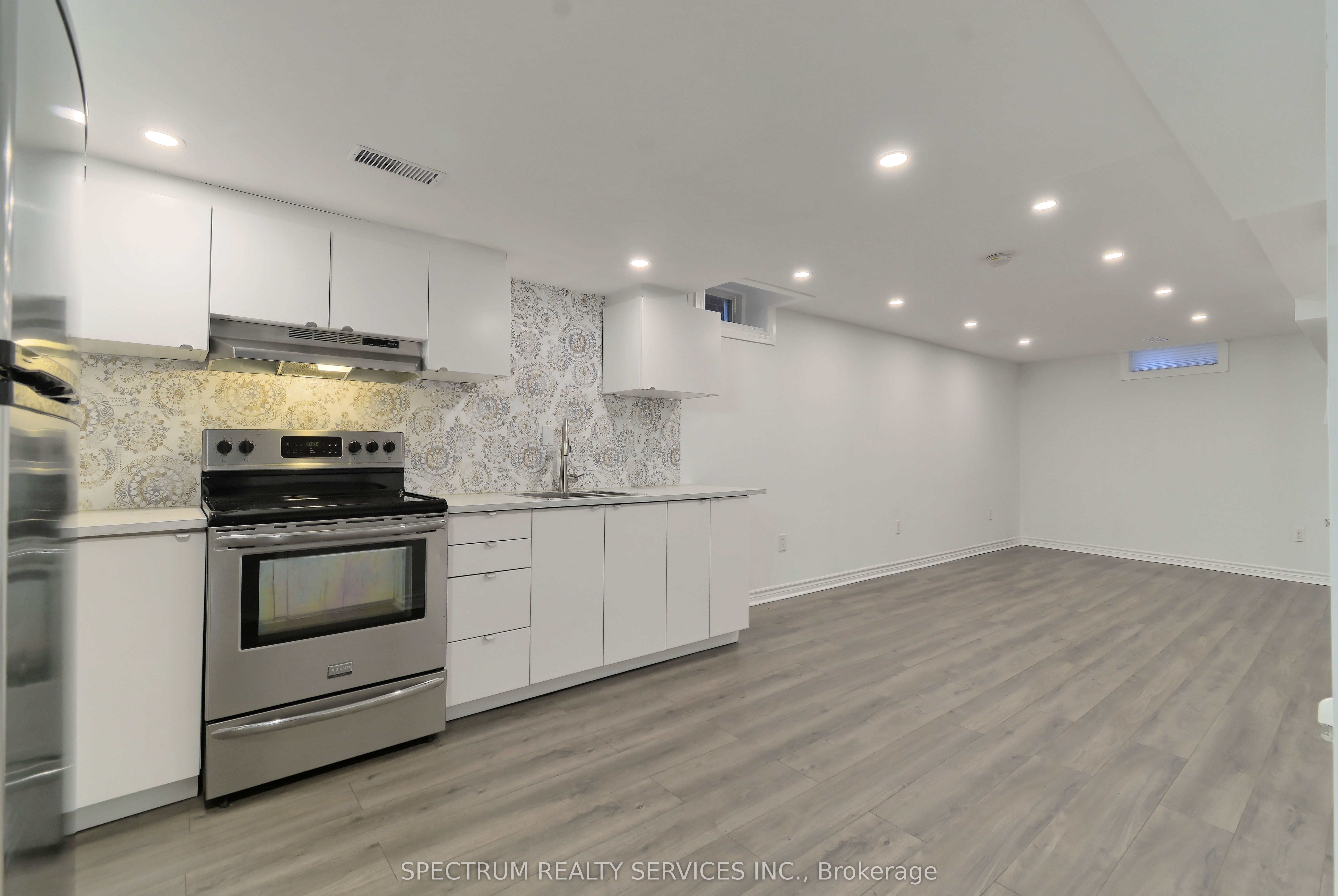 22 Lanterna Crescent Bsmt, Vaughan, ON L4H 1B8 photo 5