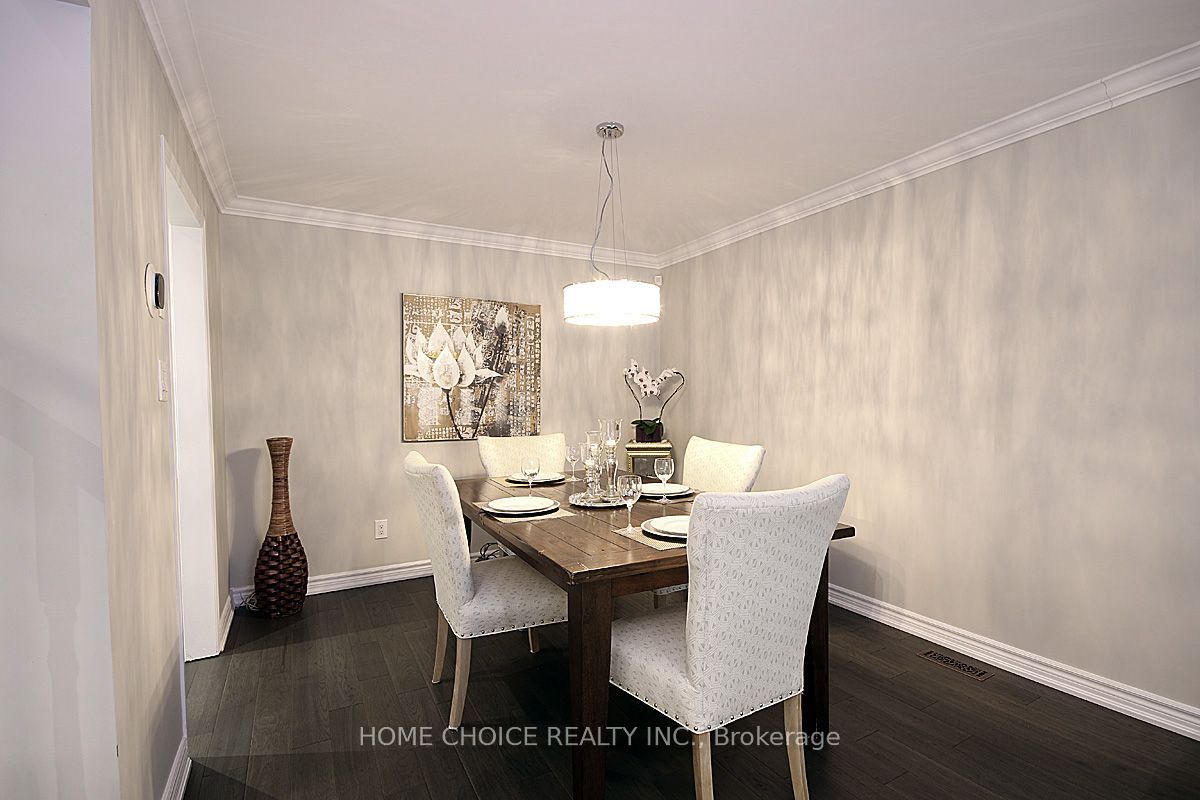 155 Hollandview Trail, Aurora, ON L4G 7J2 photo 3