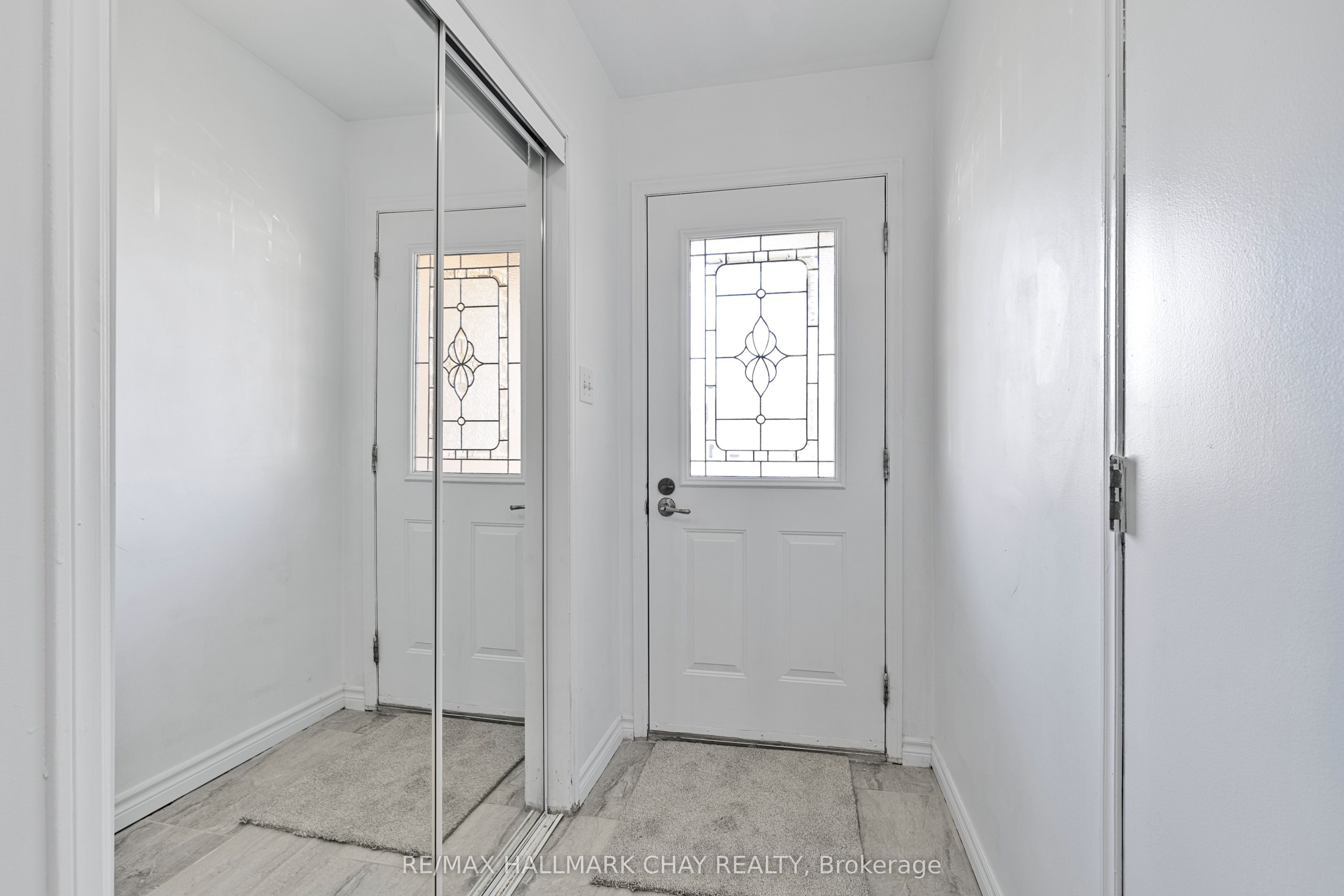 492 Britannia Avenue, Bradford West Gwillimbury, ON L3Z 1A7 photo 2