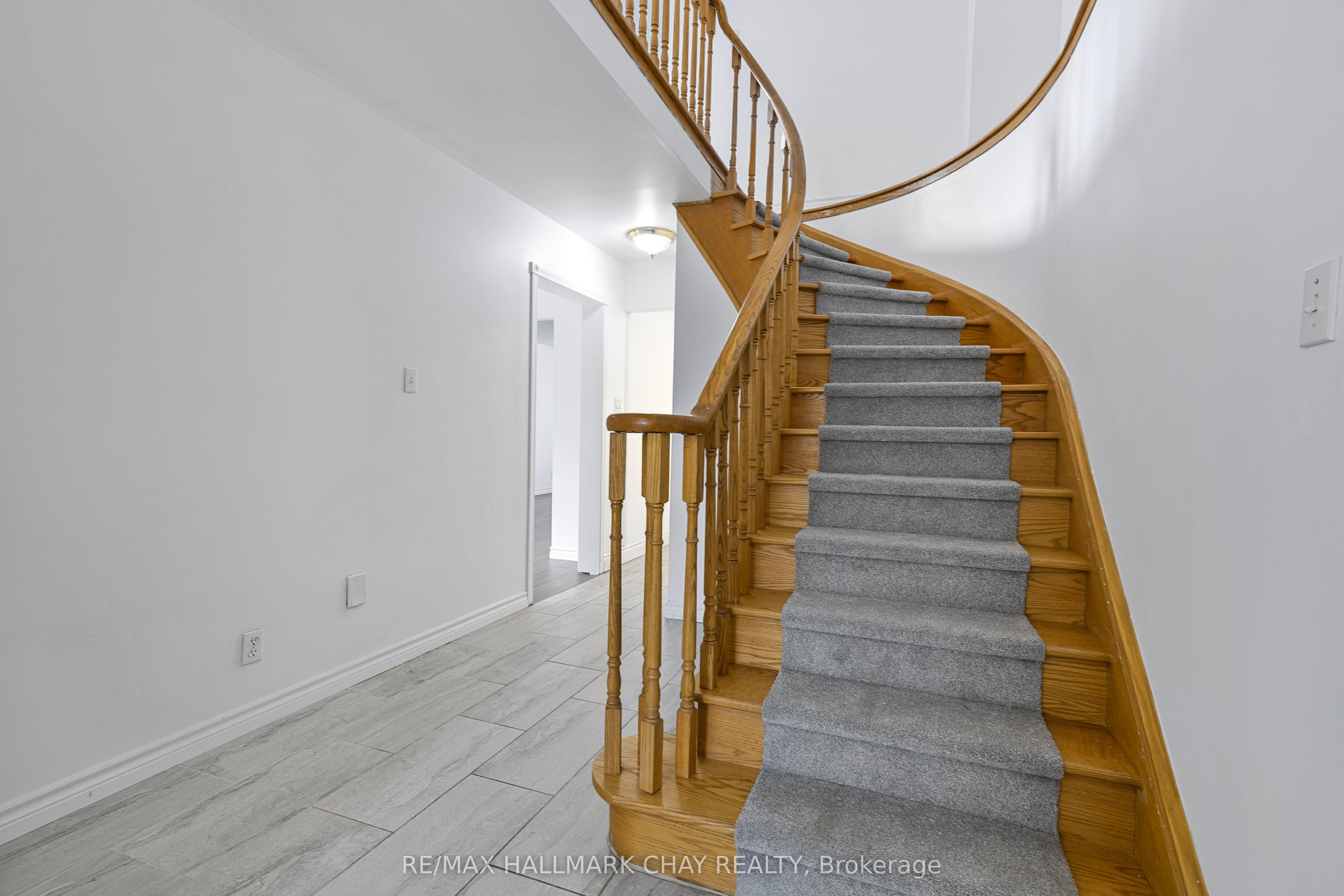 492 Britannia Avenue, Bradford West Gwillimbury, ON L3Z 1A7 photo 3