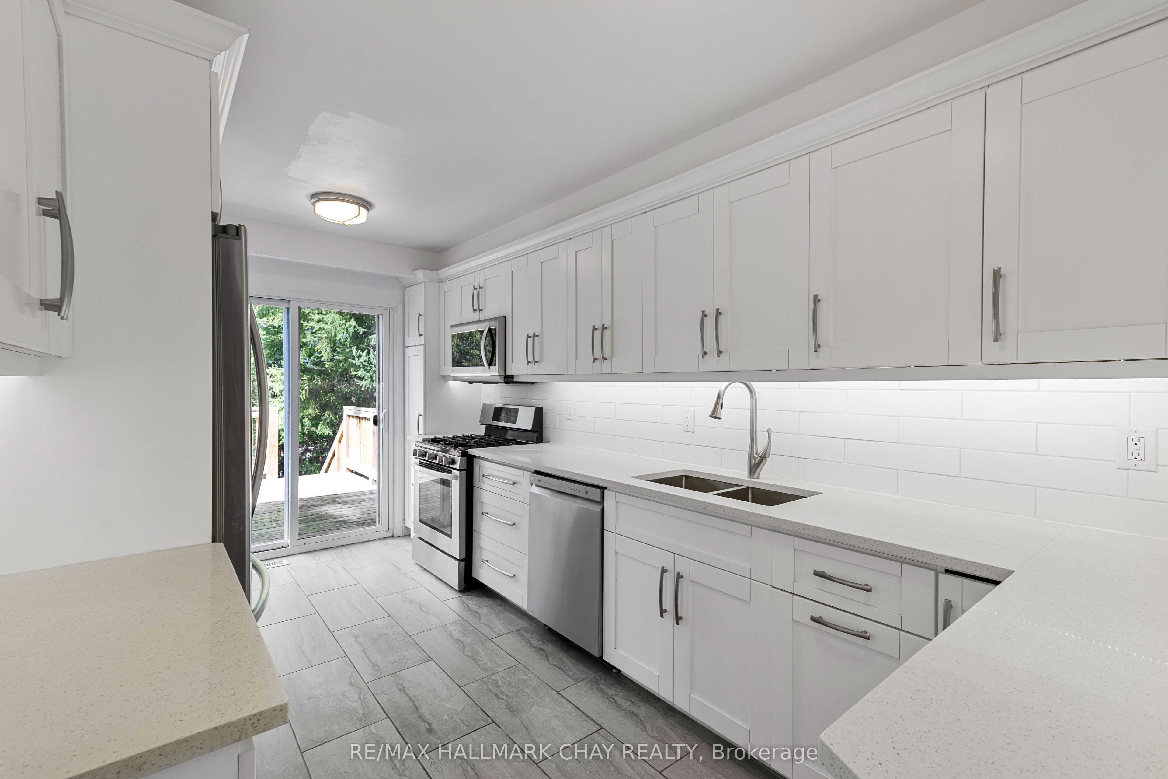 492 Britannia Avenue, Bradford West Gwillimbury, ON L3Z 1A7 photo 4