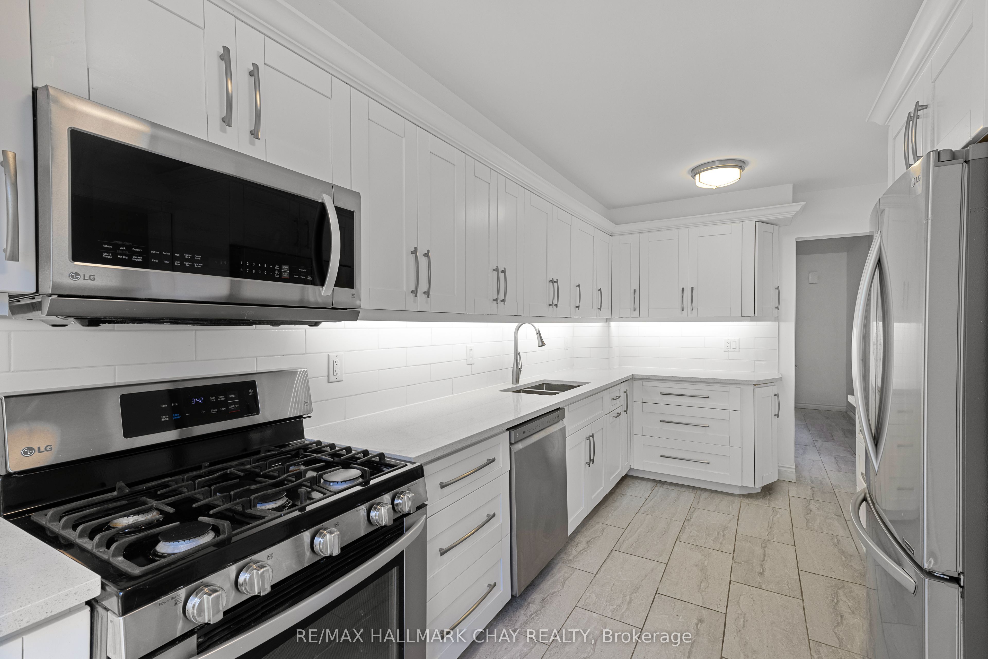 492 Britannia Avenue, Bradford West Gwillimbury, ON L3Z 1A7 photo 5
