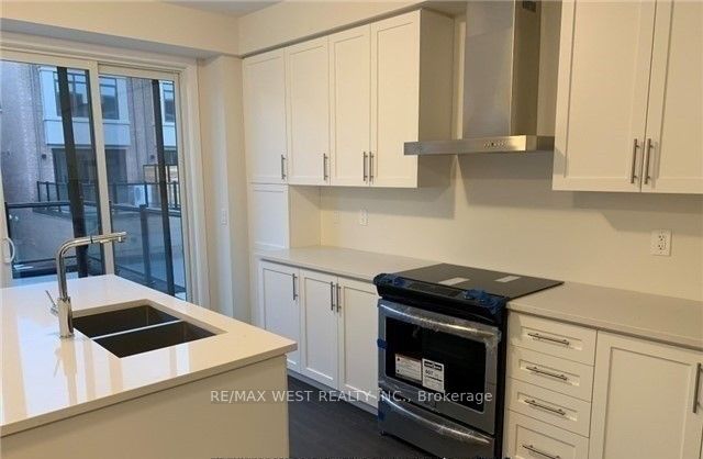 149 Salterton Circle, Vaughan, ON L6A 4Z2 photo 2