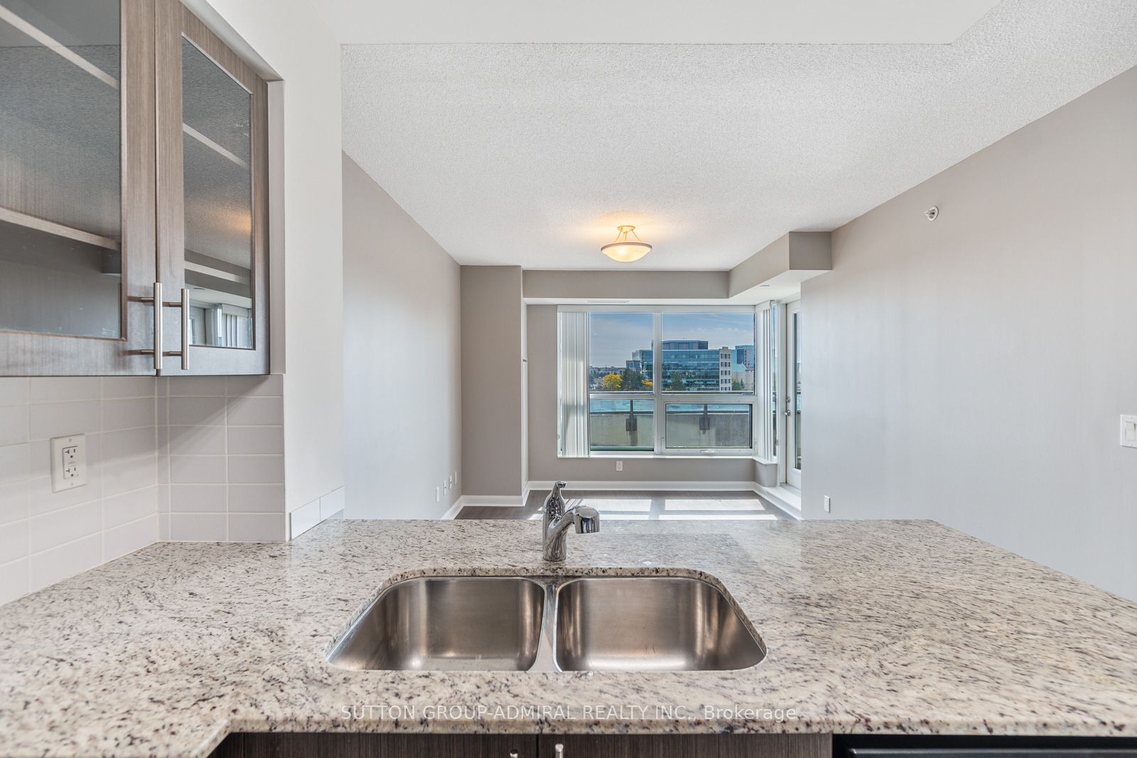 75 Norman Bethune Avenue 412, Richmond Hill, ON L4B 0B6 photo 3