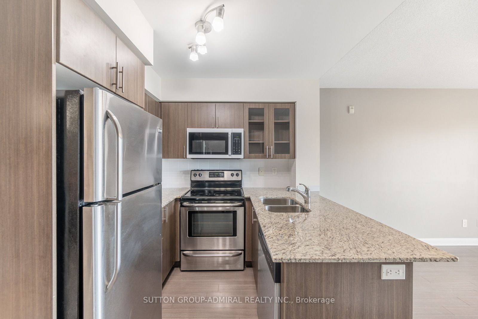 75 Norman Bethune Avenue 412, Richmond Hill, ON L4B 0B6 photo 4