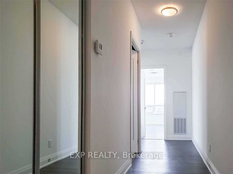 398 Hwy 7 802, Richmond Hill, ON L4B 0G6 photo 3