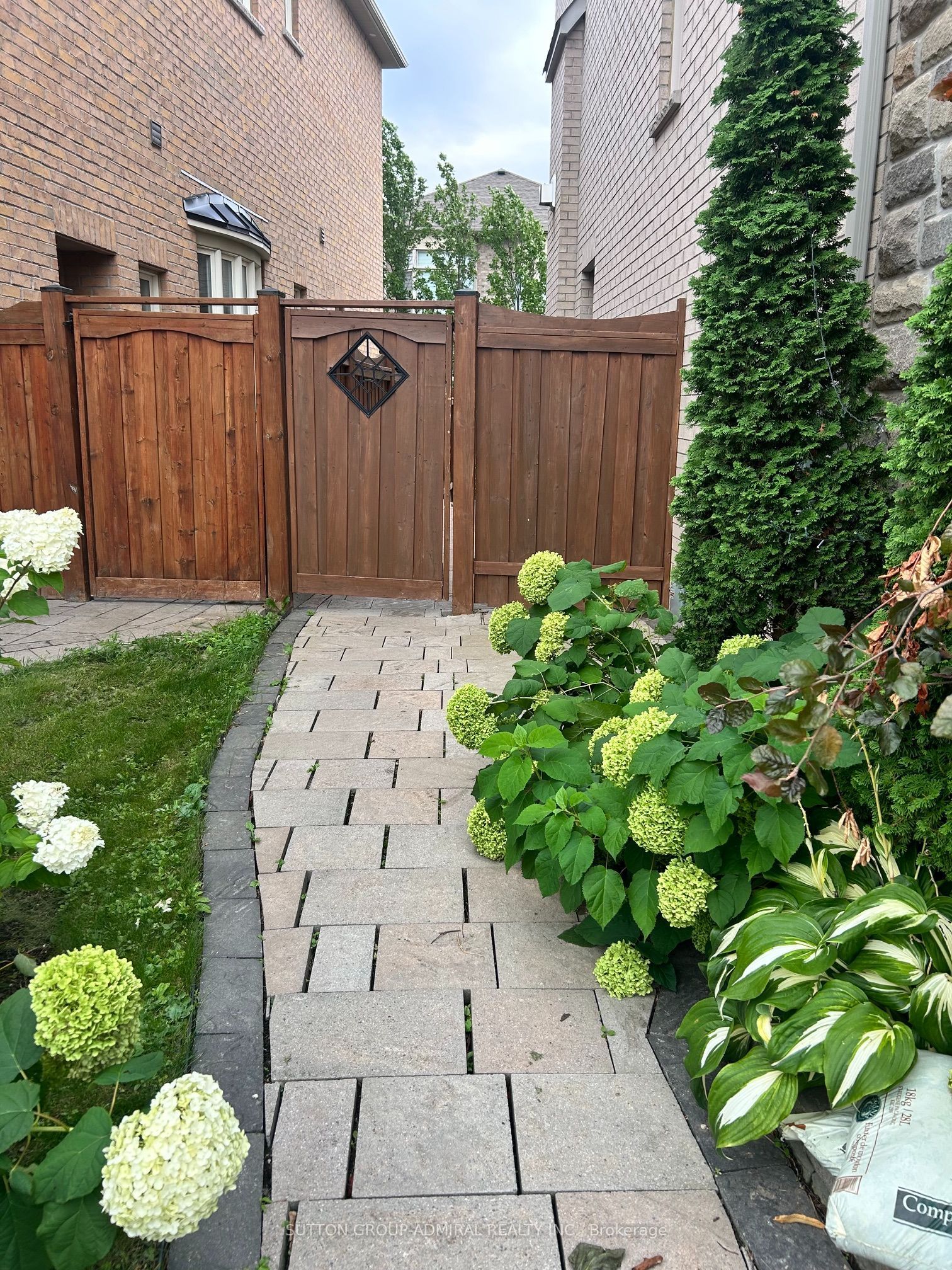 307 Chatfield Drive, Vaughan, ON L4H 3R7 photo 3