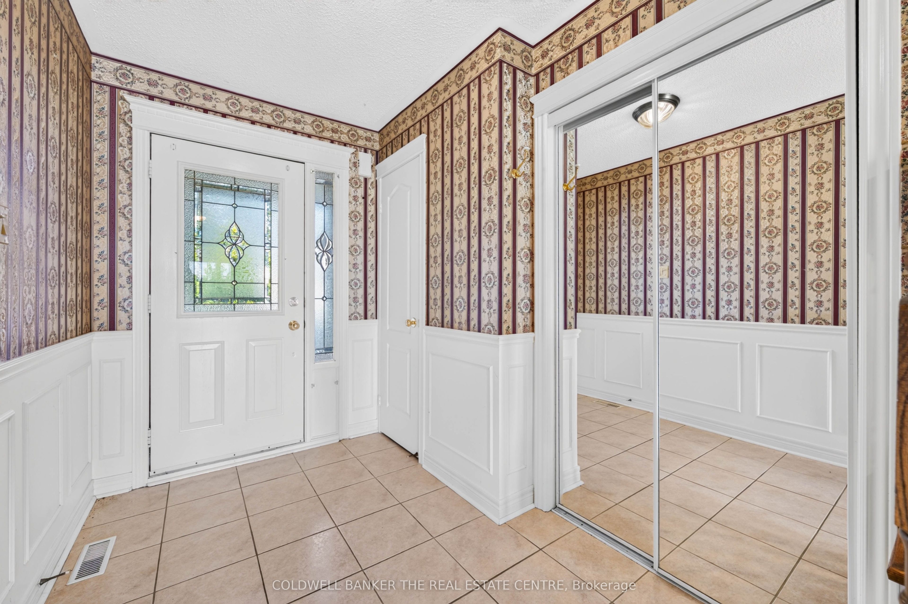 14 Milloy Place, Aurora, ON L4G 7L2 photo 3