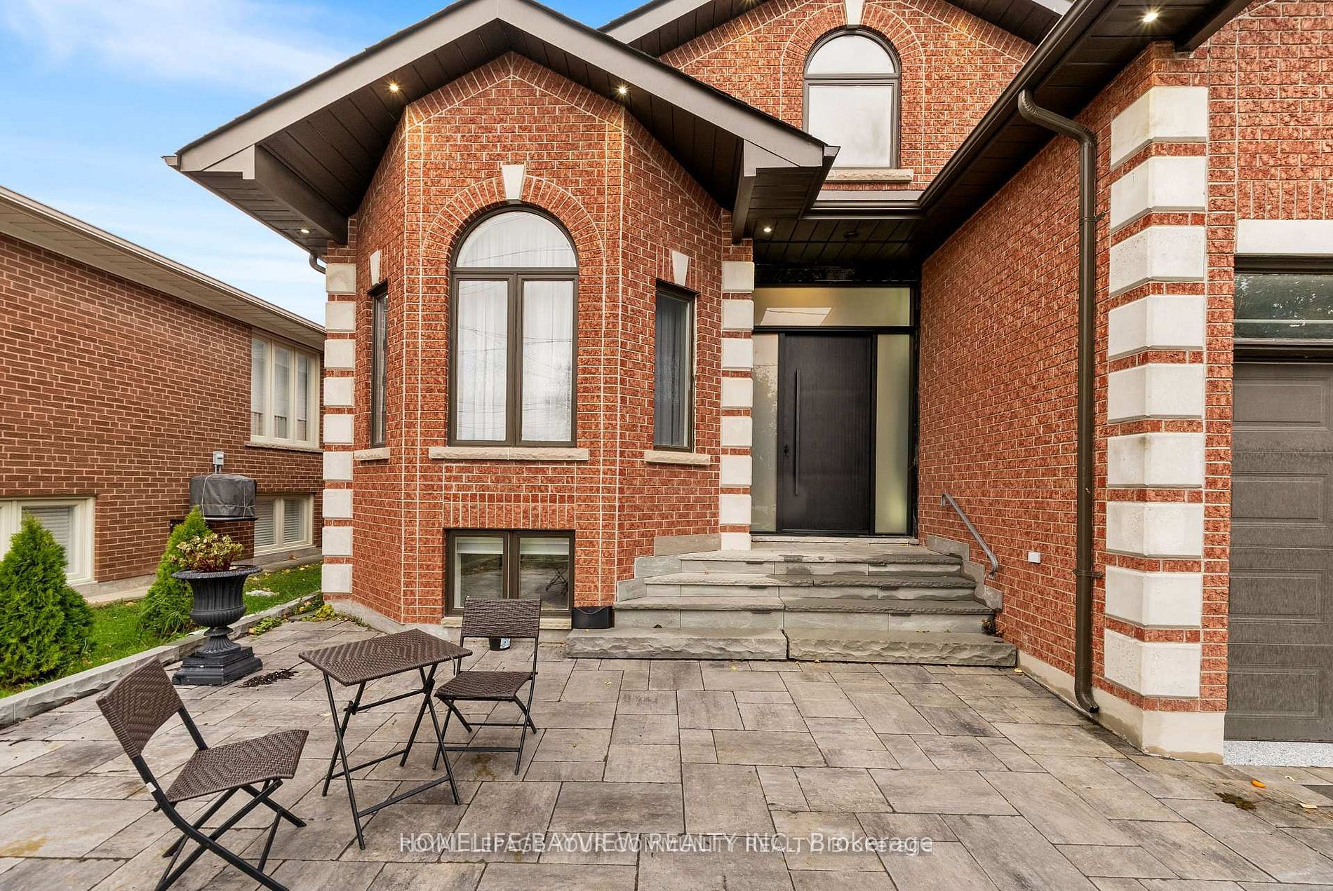 72A Oxford Street, Richmond Hill, ON L4C 4L5 photo 2