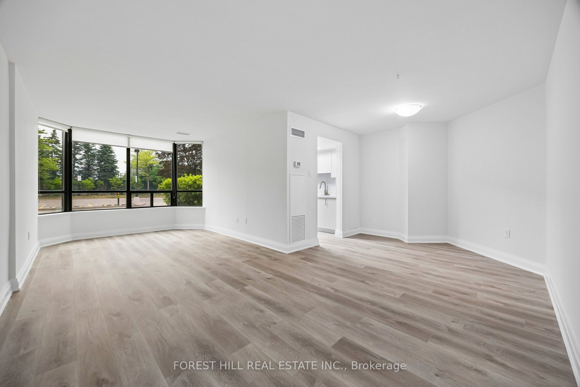 7420 Bathurst Street 101, Vaughan, ON L4J 6X4 photo 2
