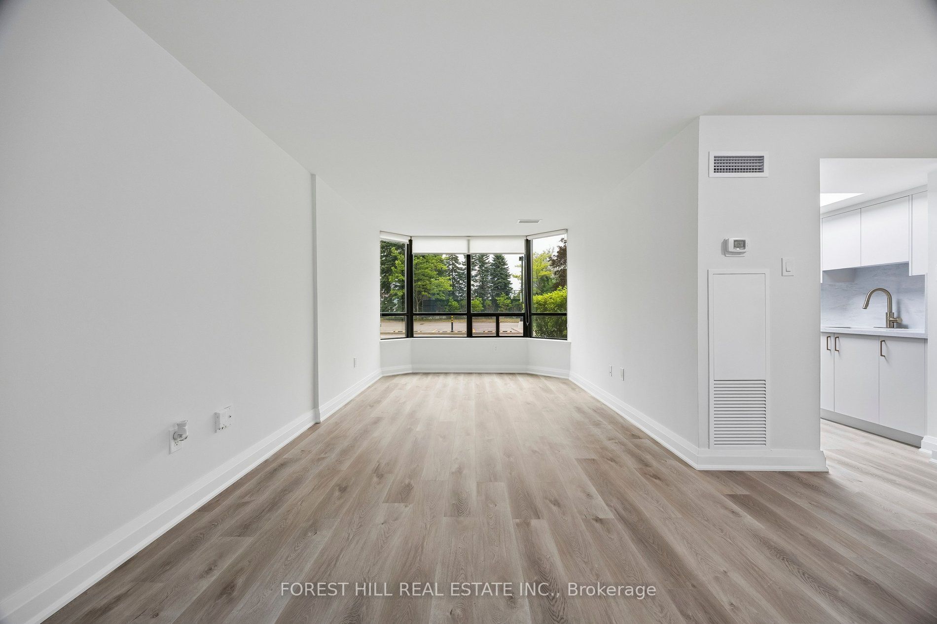 7420 Bathurst Street 101, Vaughan, ON L4J 6X4 photo 3