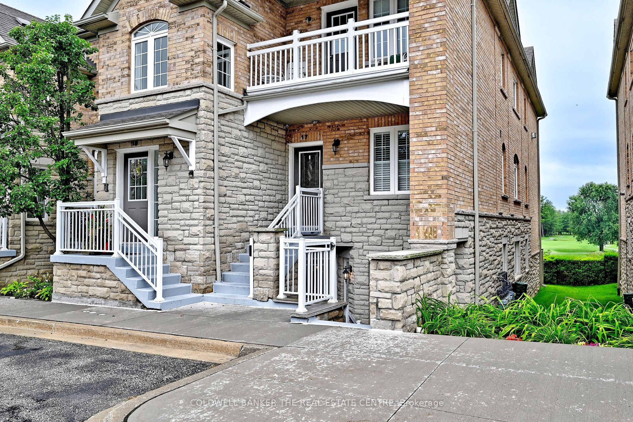 520 Silken Laumann Drive 16, Newmarket, ON L3X 2S7 photo 2
