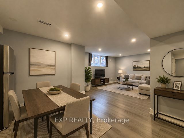 52 Herefordshire Crescent, East Gwillimbury, ON L9N 0B7