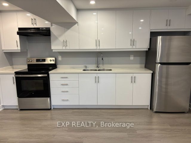 52 Herefordshire Crescent, East Gwillimbury, ON L9N 0B7 photo 4