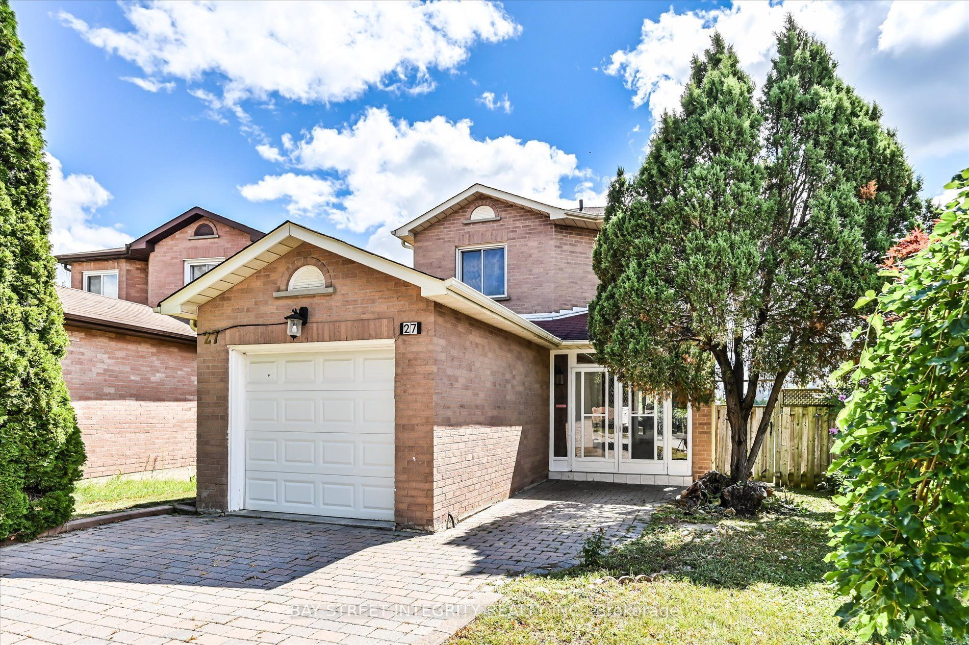 27 Samantha Circle, Richmond Hill, ON L4B 2R7 photo 2