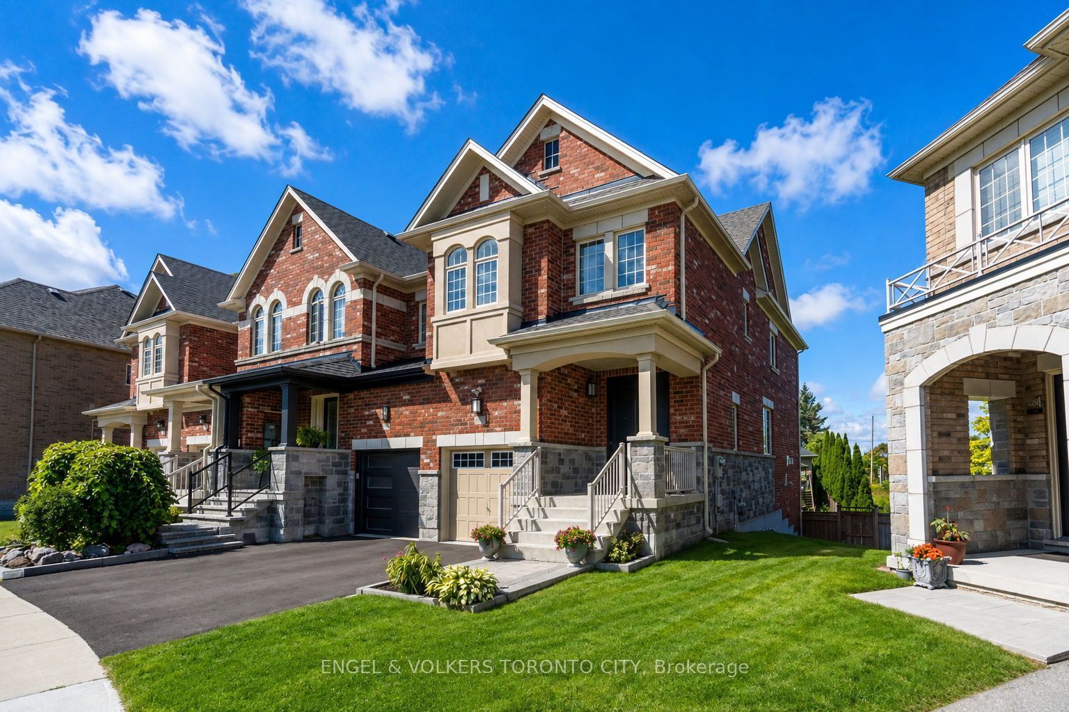 78 Drizzel Crescent, Richmond Hill, ON L4E 1G8 photo 2