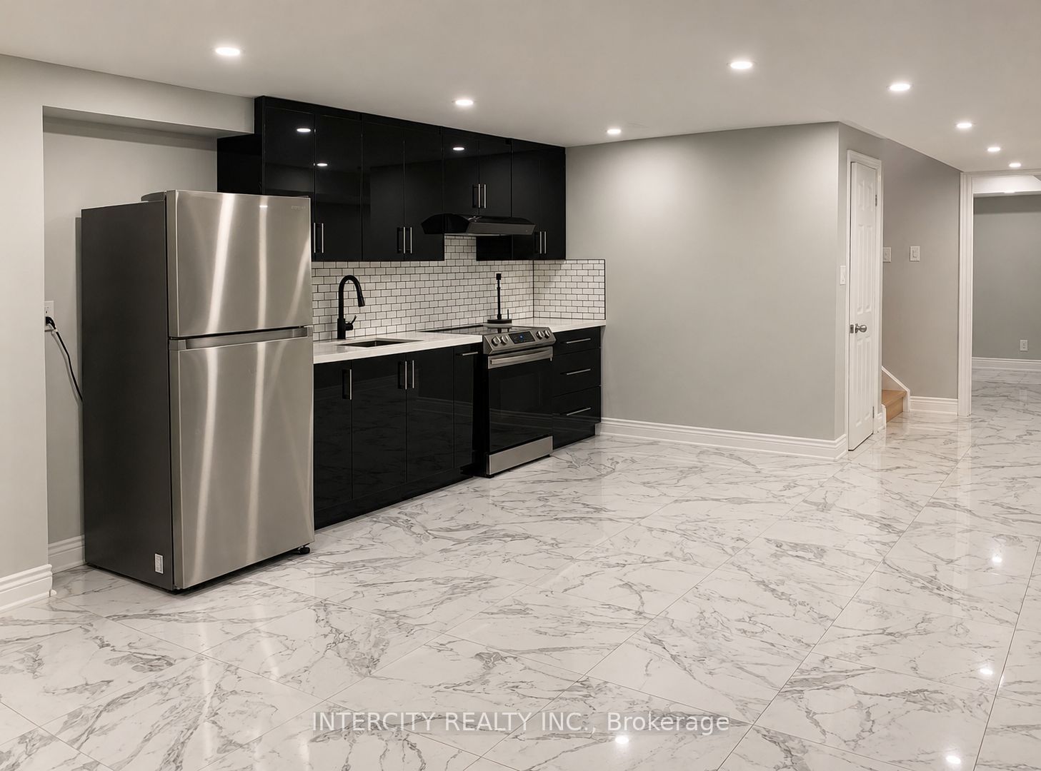 133 Romanelli Crescent Bsmt, Bradford West Gwillimbury, ON L3Z 0E7 photo 3
