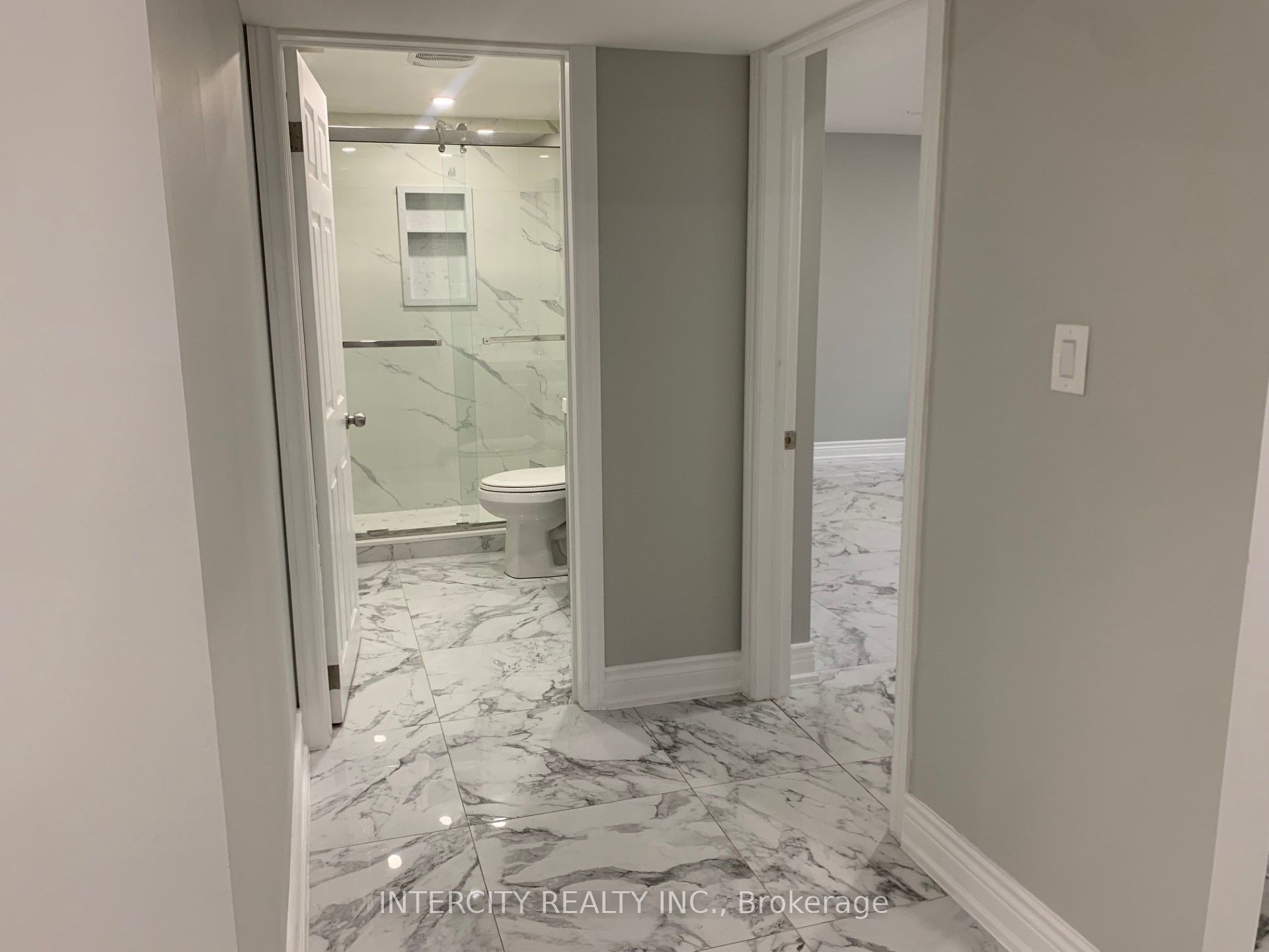 133 Romanelli Crescent Bsmt, Bradford West Gwillimbury, ON L3Z 0E7 photo 5