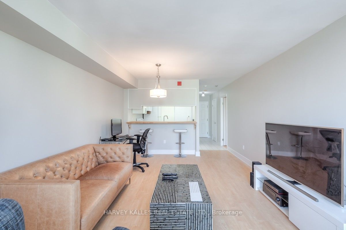 175 Cedar Avenue 710, Richmond Hill, ON L4C 9V3 photo 2