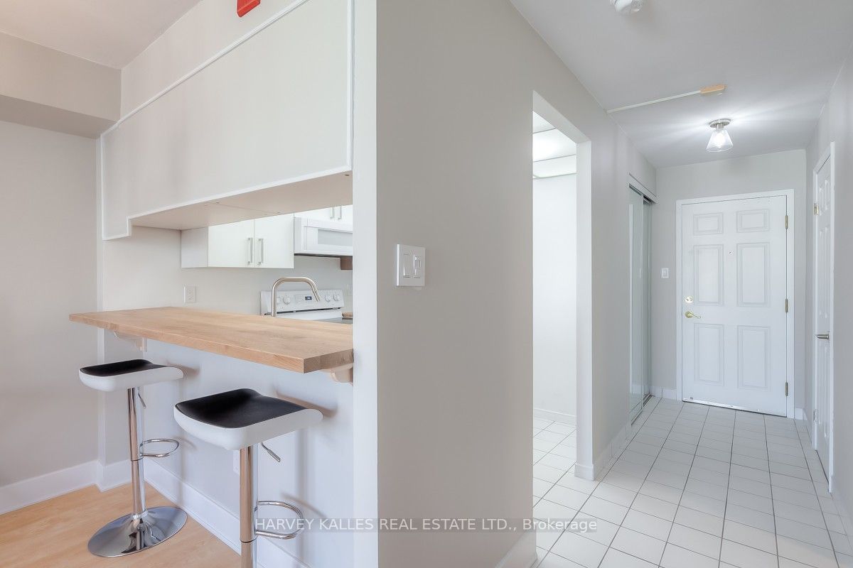 175 Cedar Avenue 710, Richmond Hill, ON L4C 9V3 photo 3