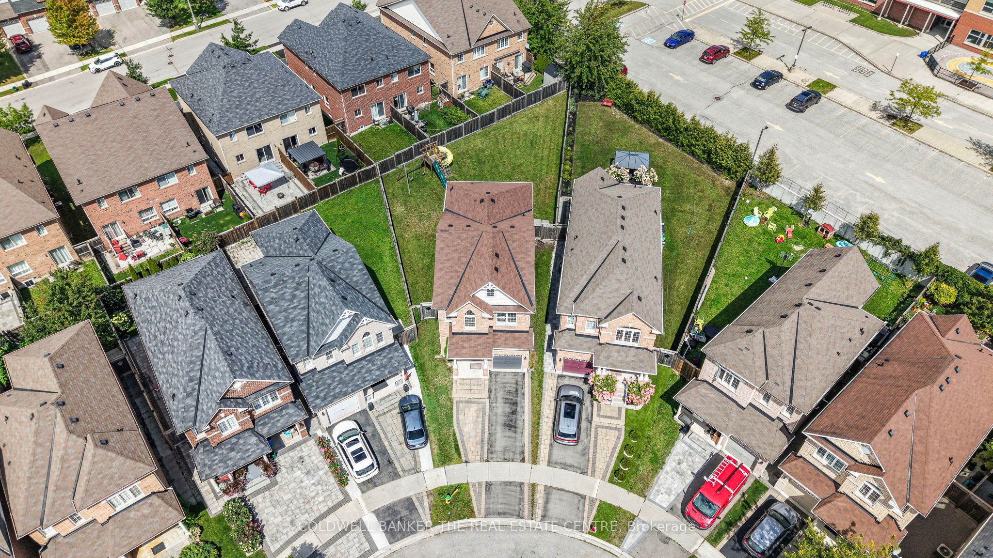 18 Herefordshire Crescent, Newmarket, ON L9N 0B7 photo 3