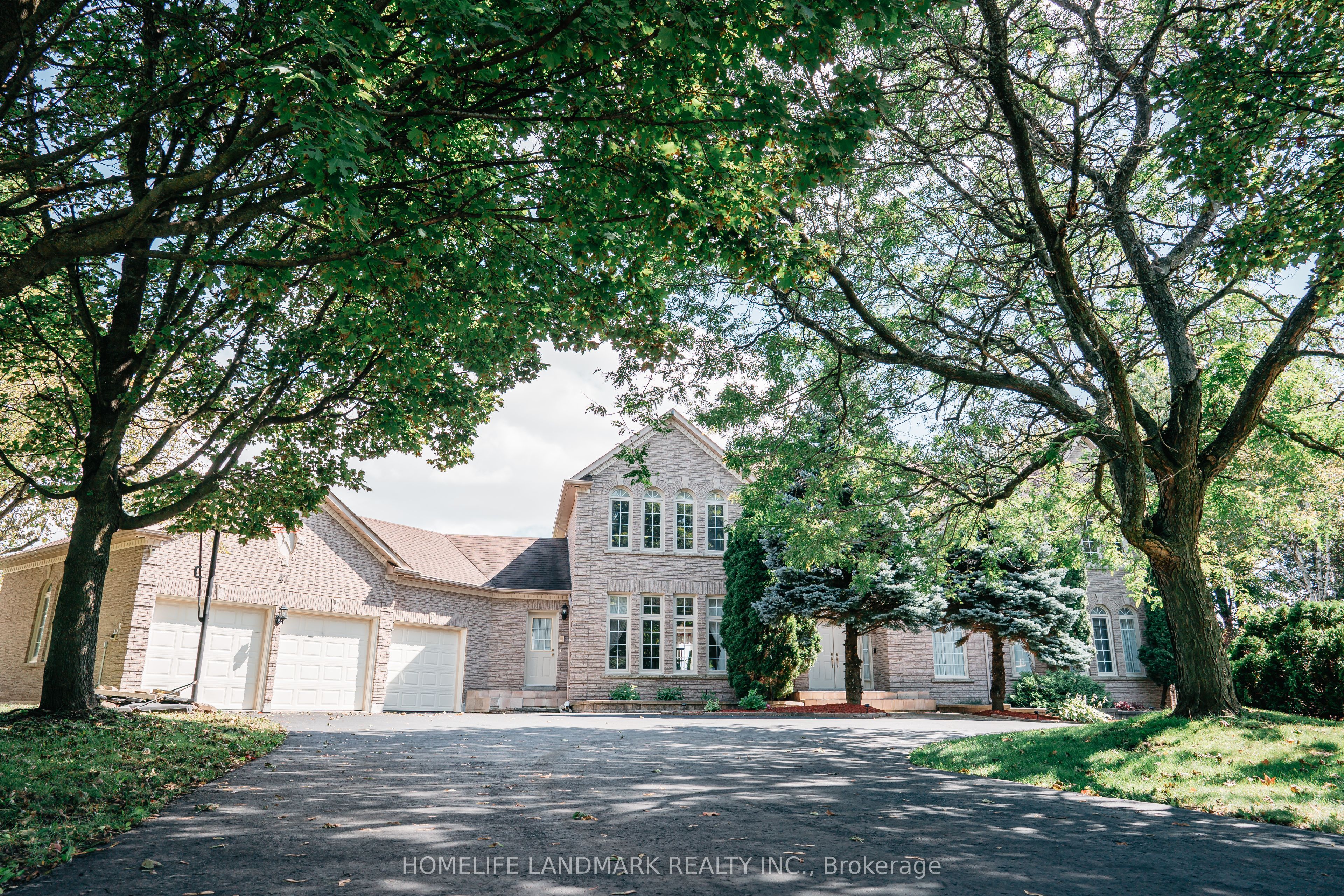47 Kensington Drive, Richmond Hill, ON L4E 3S7 photo 2